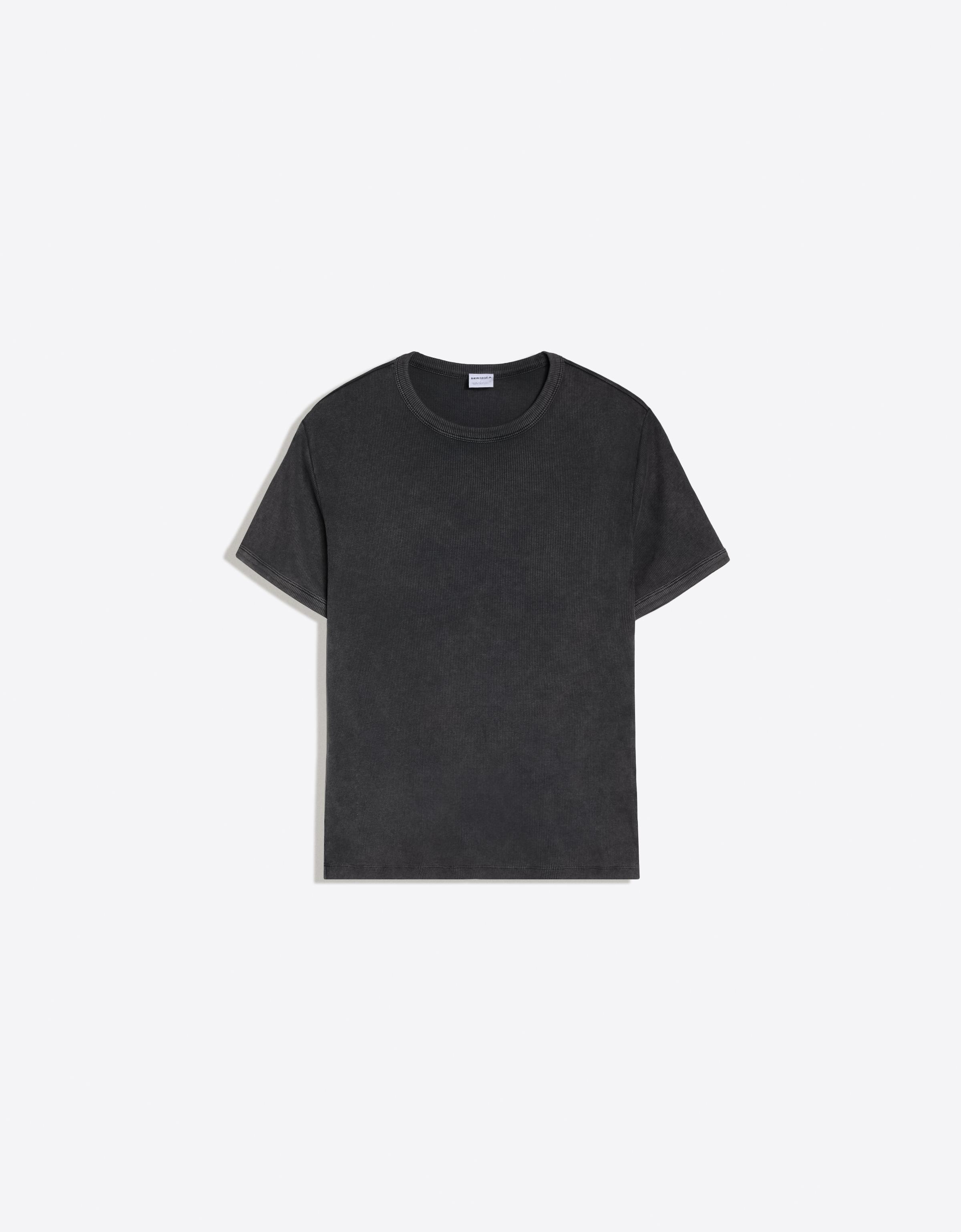 Bershka Ribanalı slim fit kısa kollu tişört