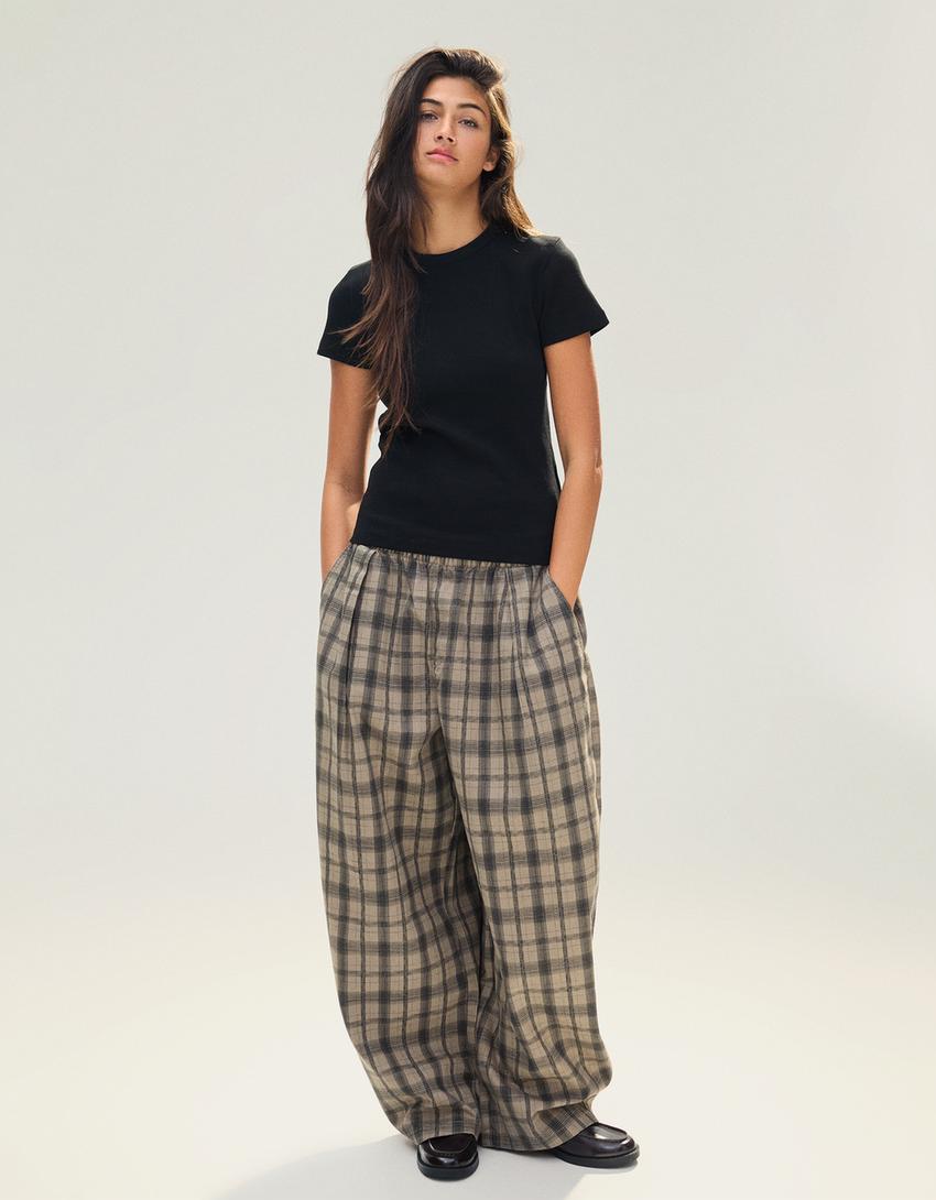 Geripptes Basic T-Shirt-Schwarz