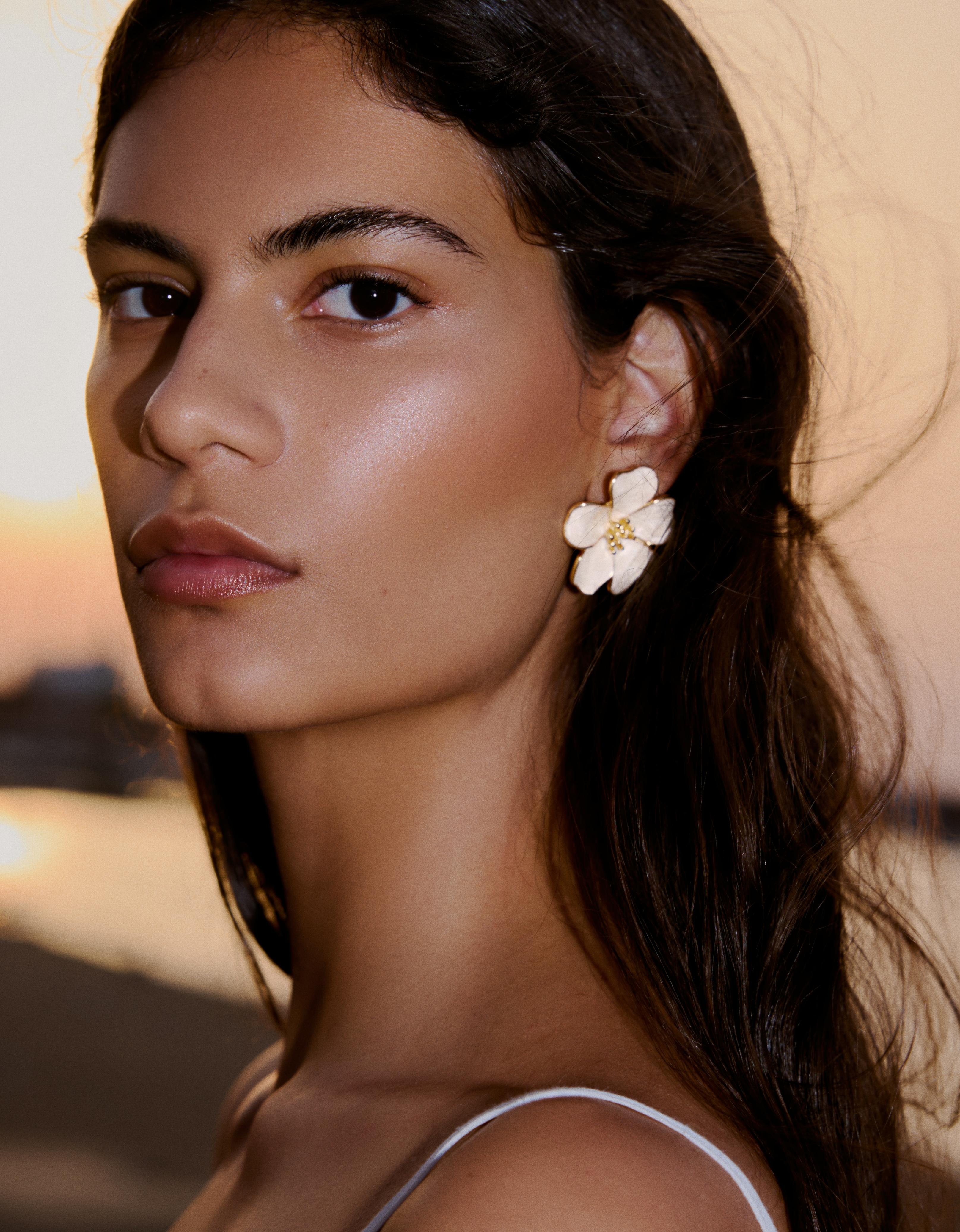 Bershka Pack Pendientes Flor Mujer Crudo