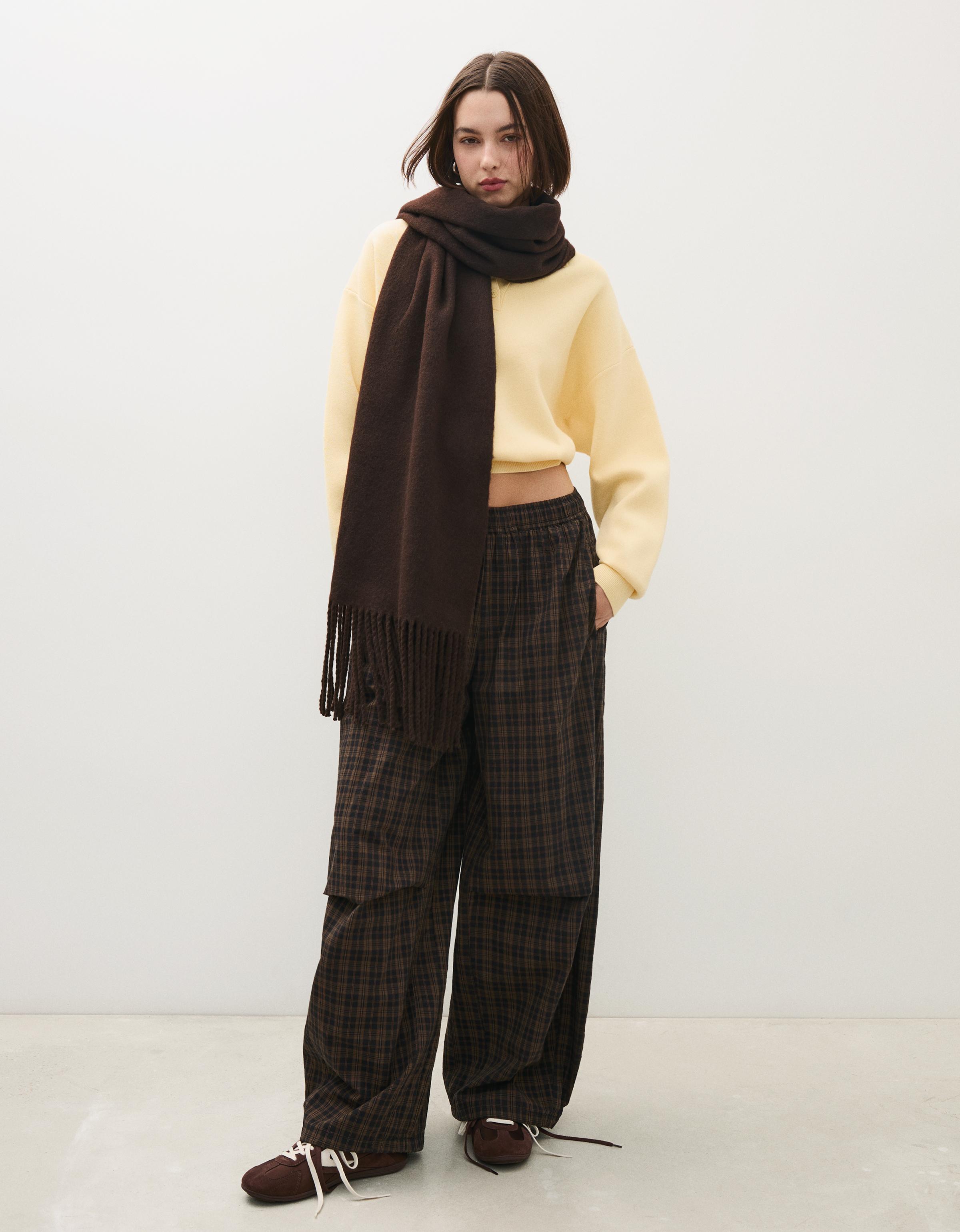 Fine fringed scarf — Brown