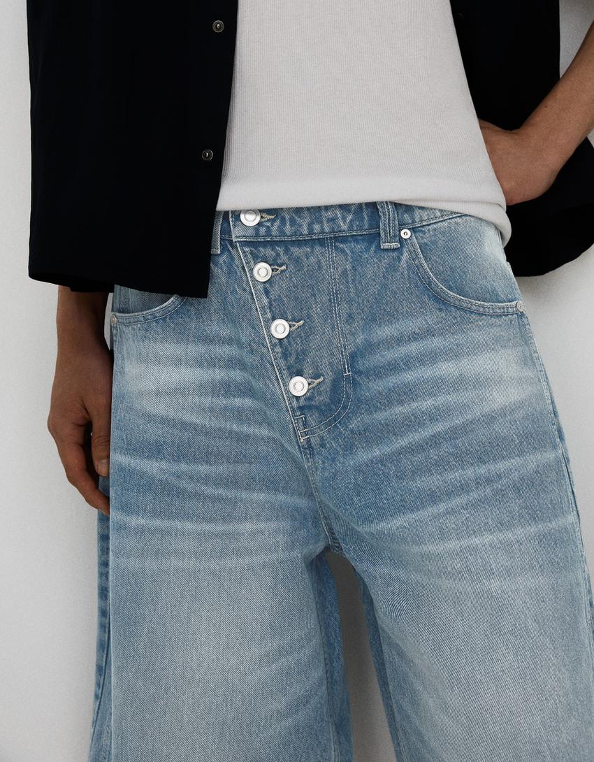 Barrel Bermuda shorts with crossover detail-Light blue