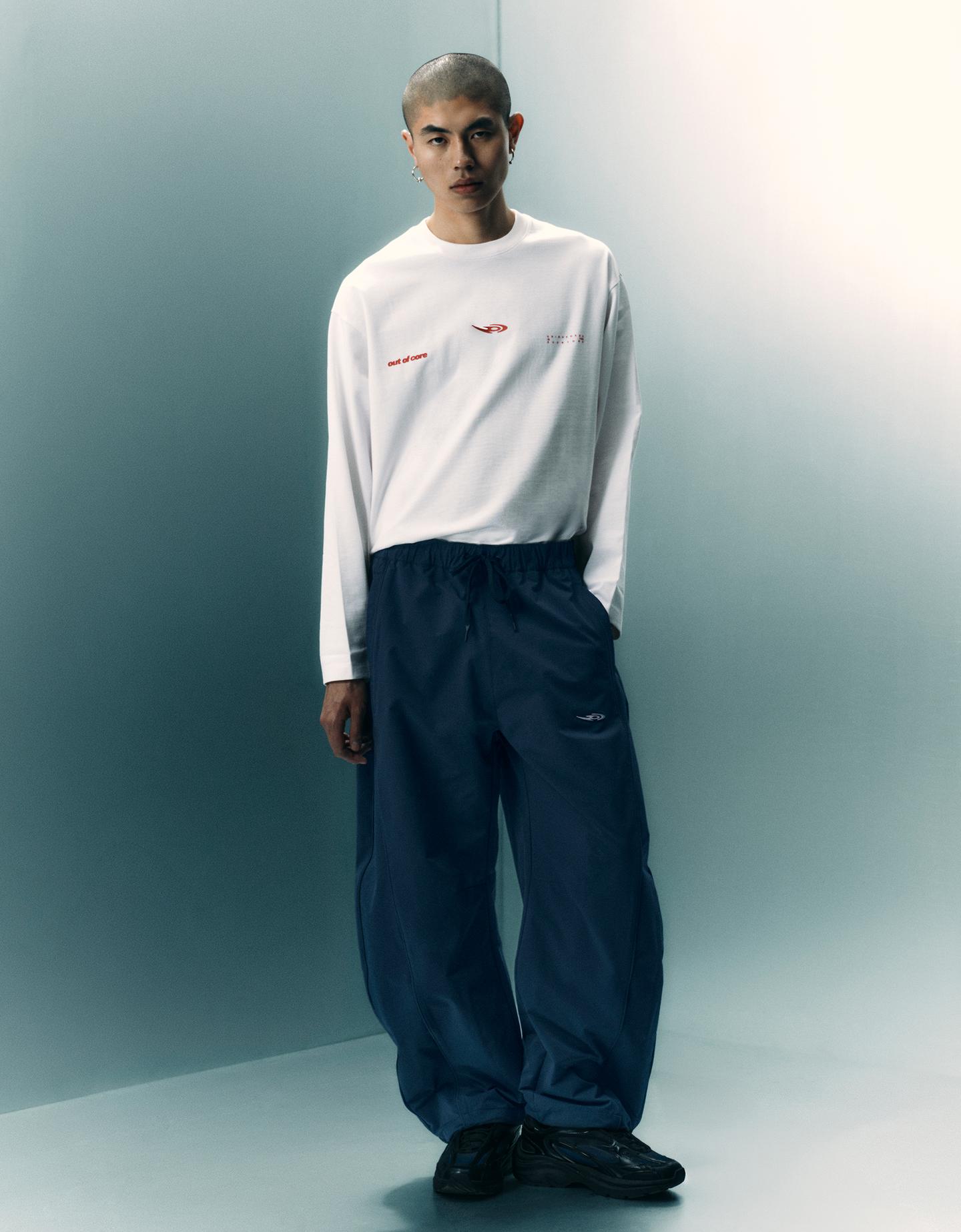 Bershka techniczne spodnie o kroju barrel out of core ciemnoniebieski