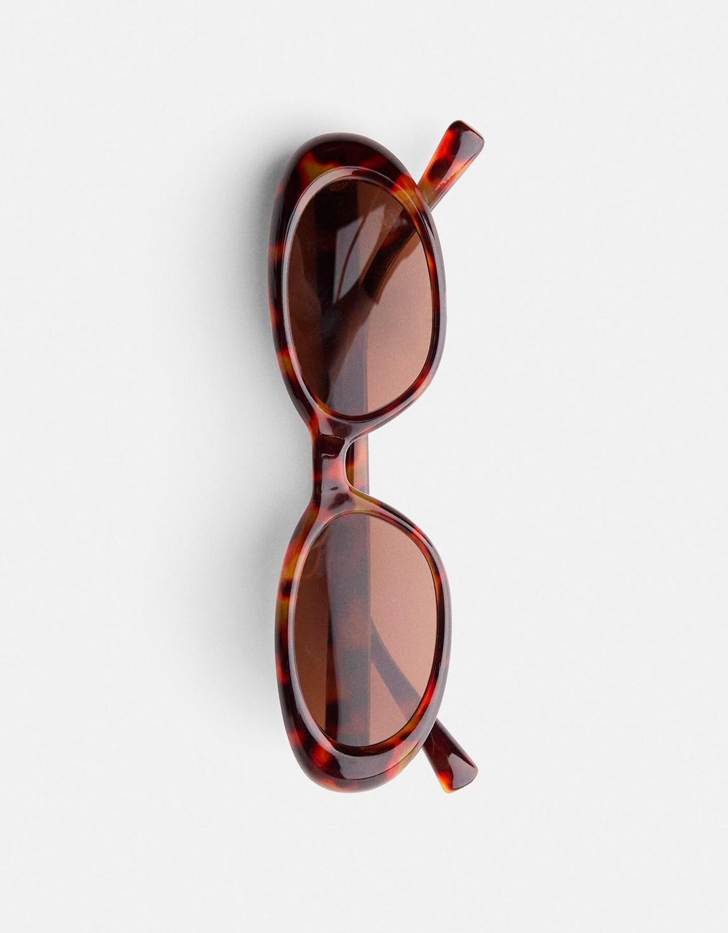 Tortoiseshell sunglasses — Brown