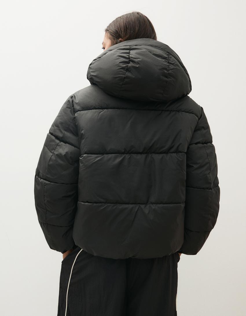 Giubbotto imbottito oversize con cappuccio-Nero