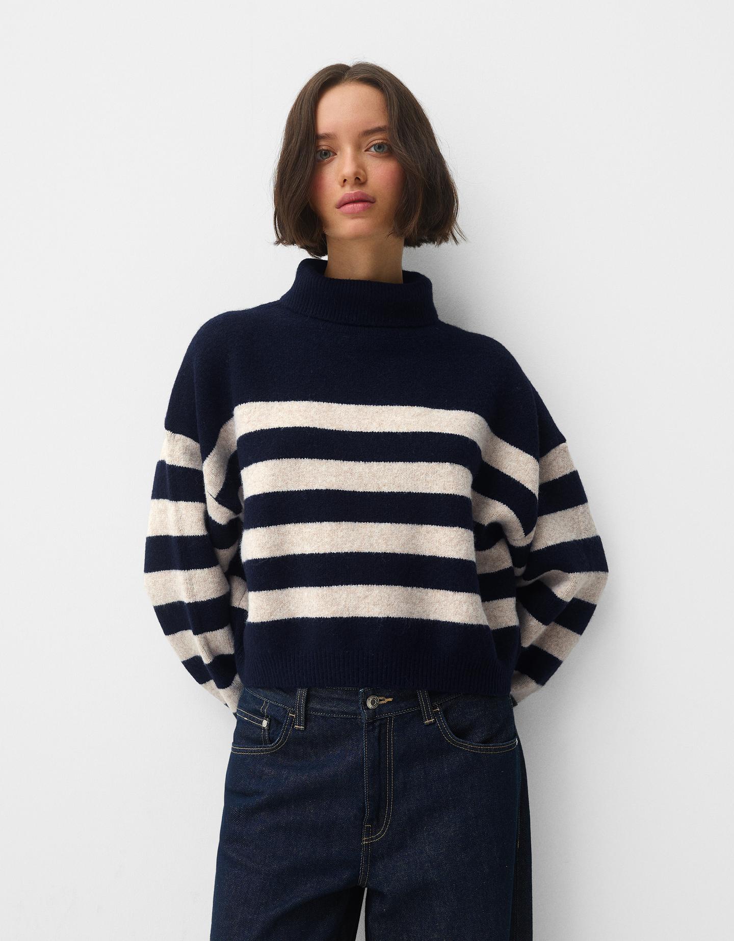 Bershka Pullover Mit Stehkragen Und Weiten Ärmeln Damen S Blau günstig online kaufen