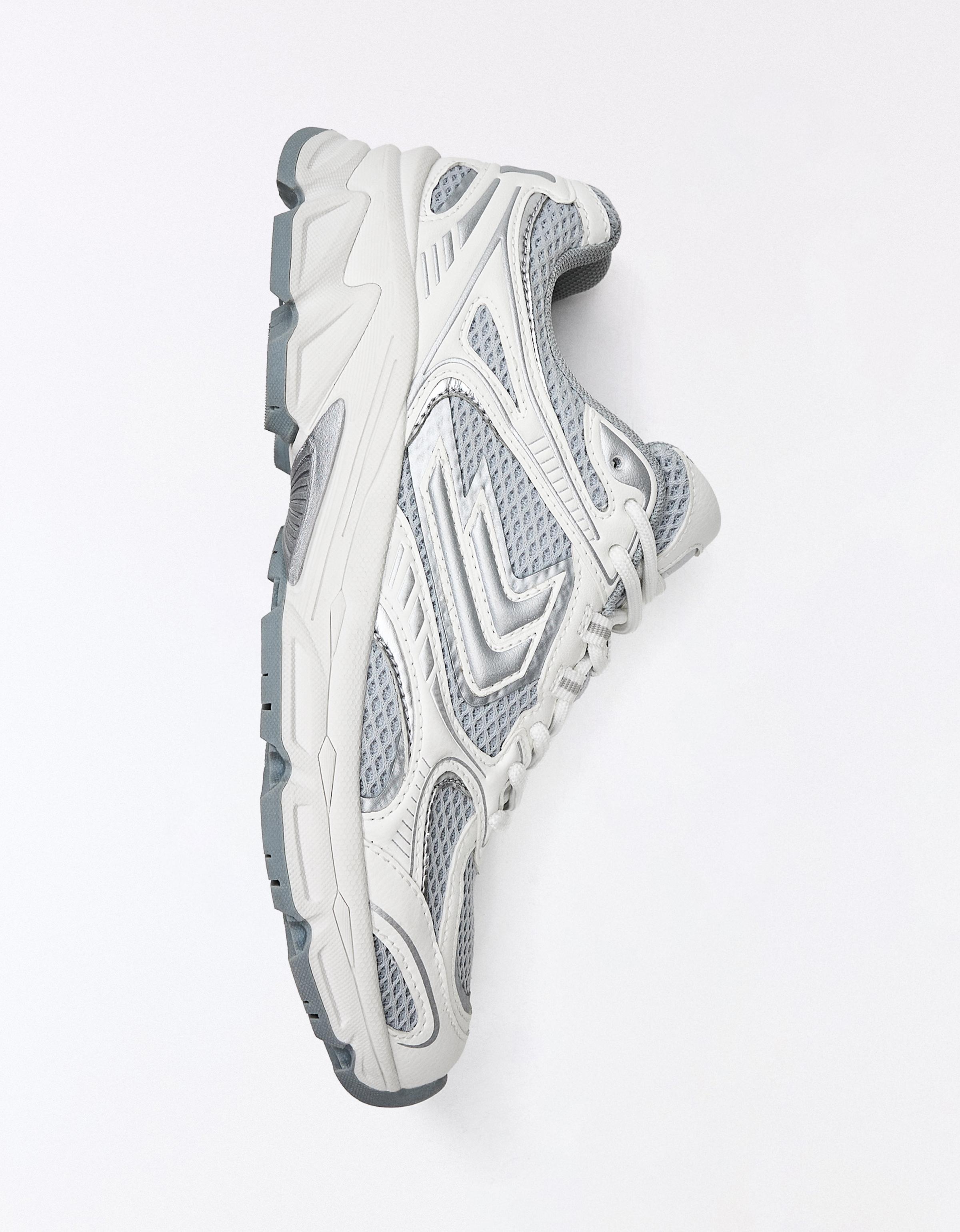 MULTI-PIECE TRAINERS — Multicolored