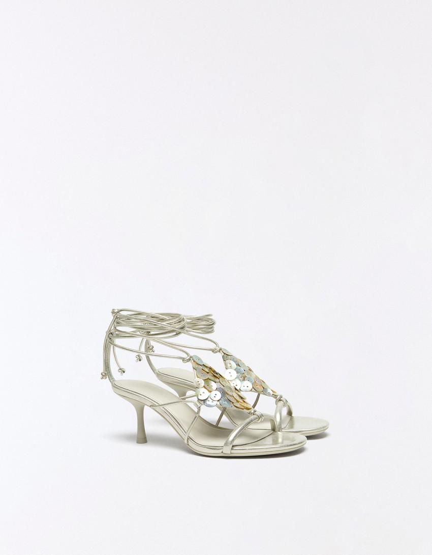 SANDALES À TALONS AVEC APPLIQUES-Écru