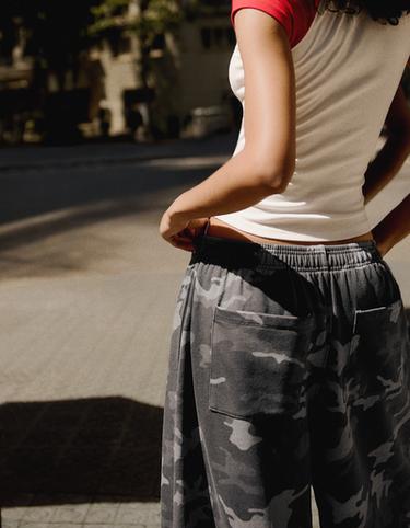 Long plush Bermuda shorts with print — Dark grey 2