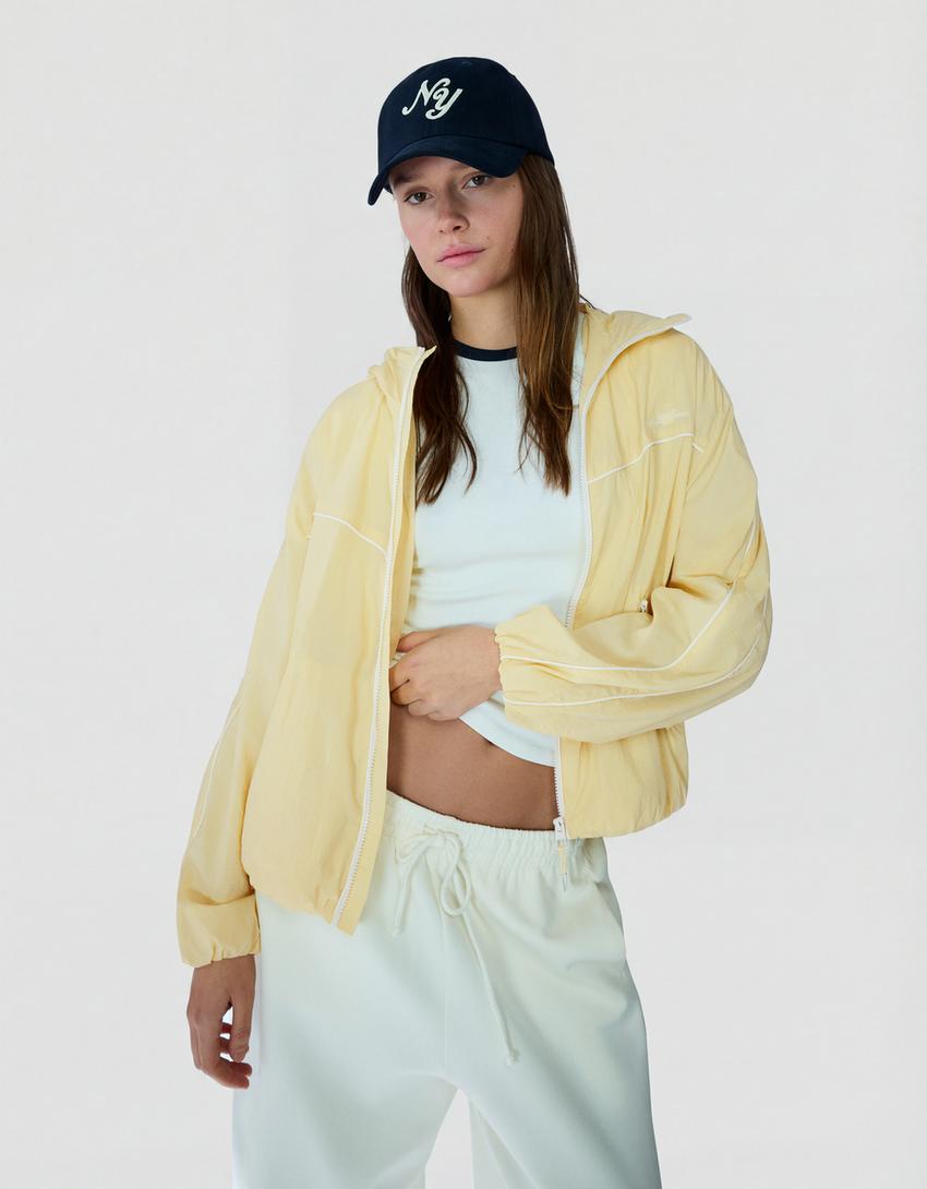 Cazadora técnica capucha-Beige