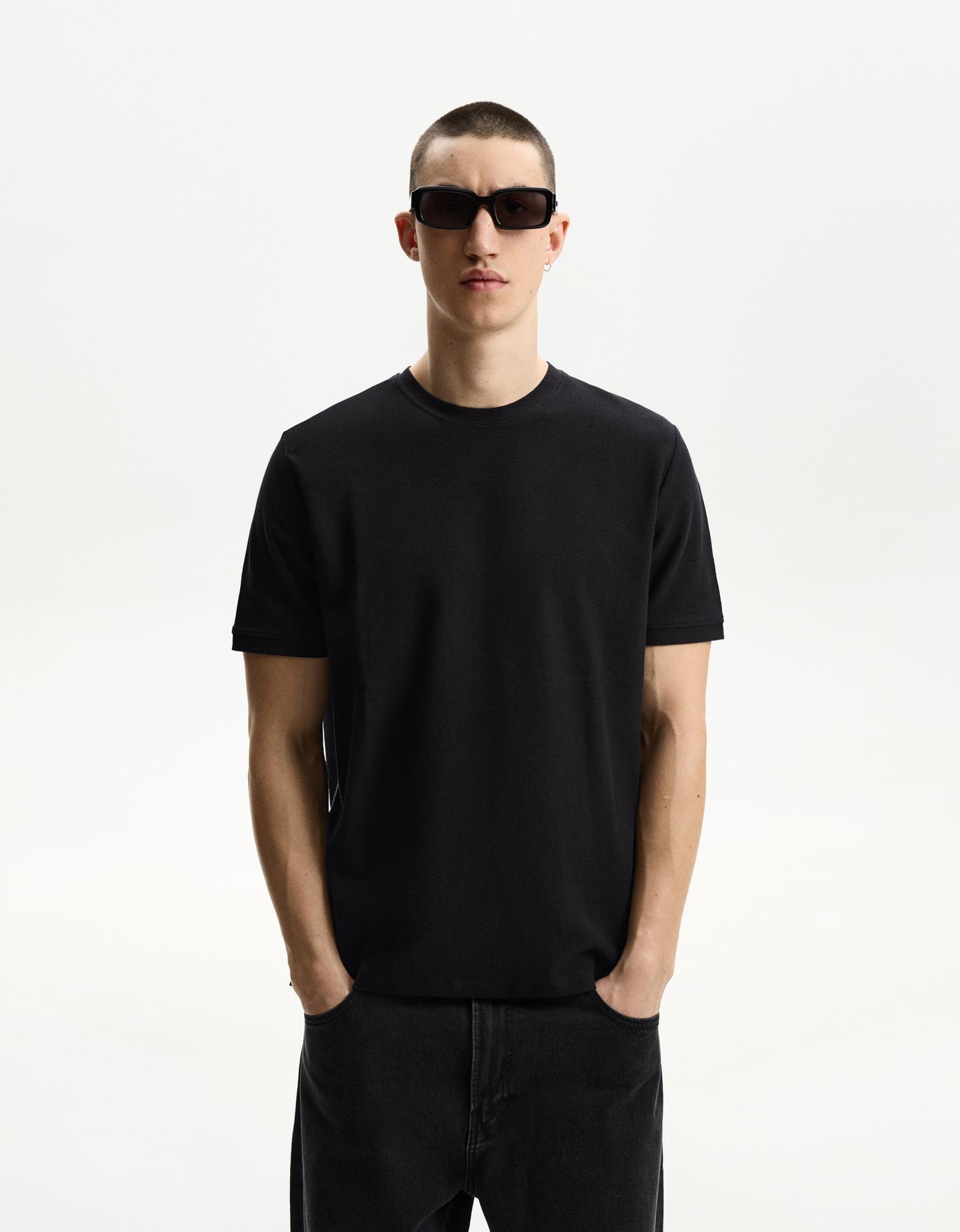 Bershka strukturalna koszulka z krótkim rękawem czarny