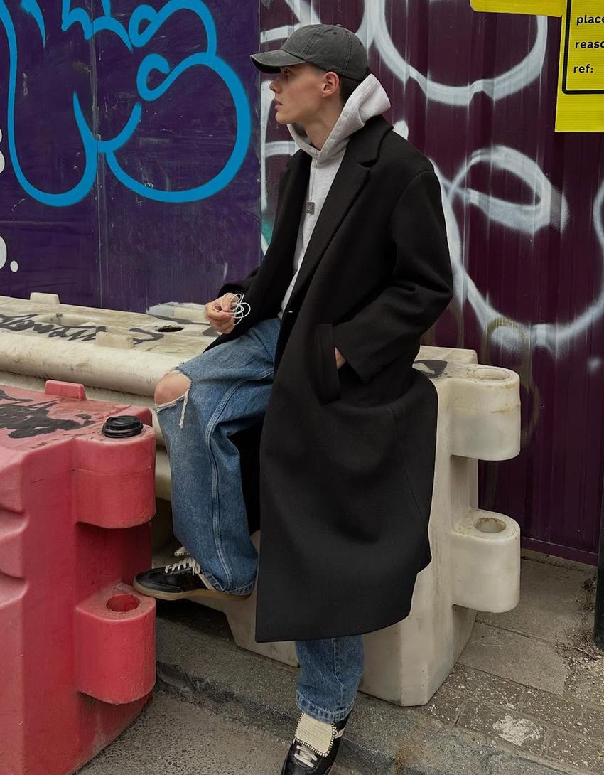 Long felt texture coat-Black