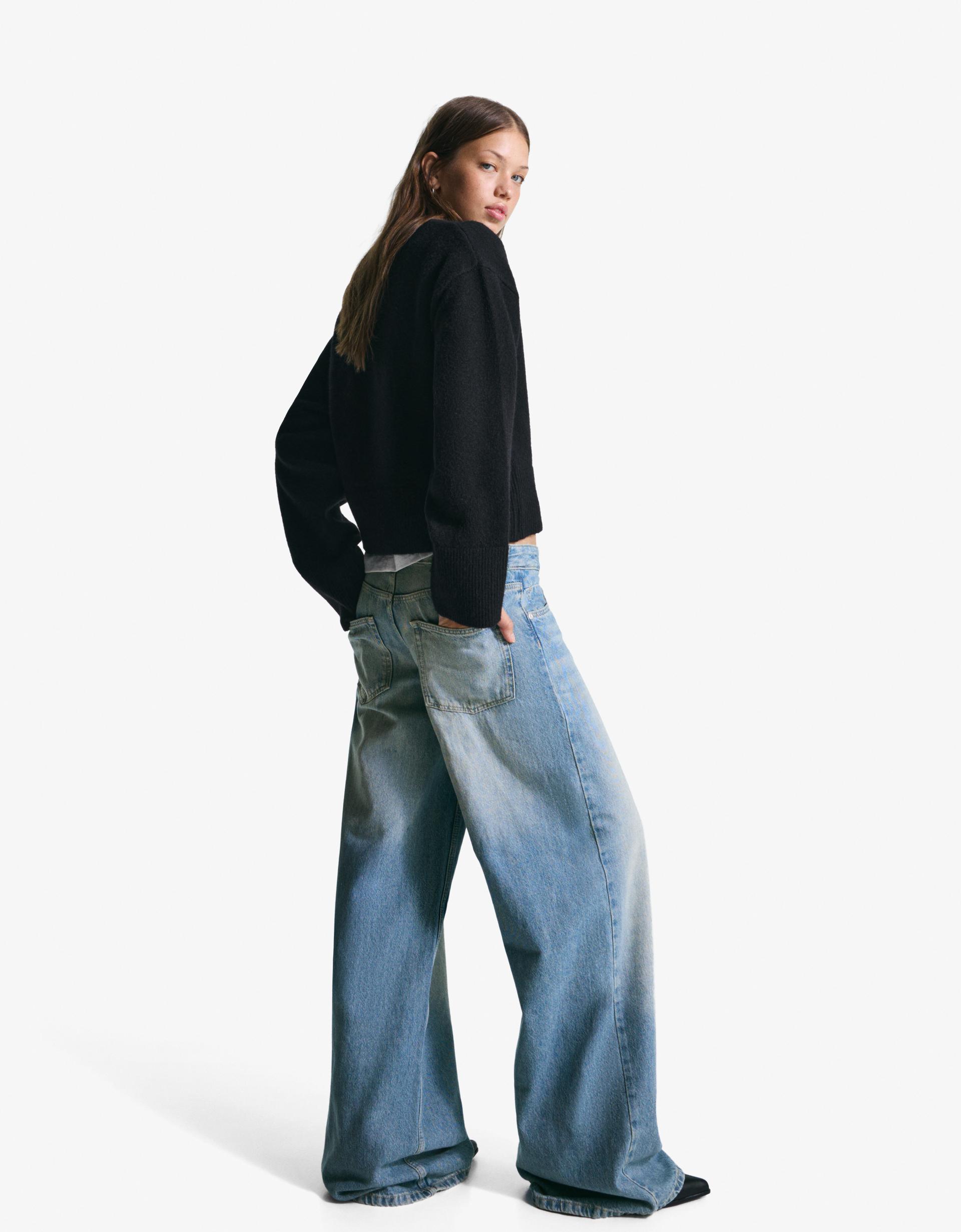 Low-rise wide-leg jeans