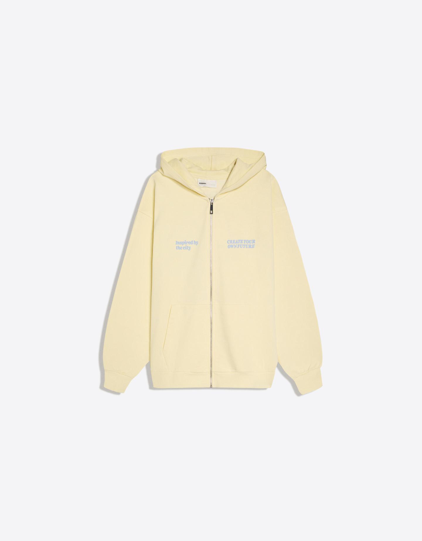 Bershka bluza oversize z kapturem, suwakiem i nadrukiem żółty