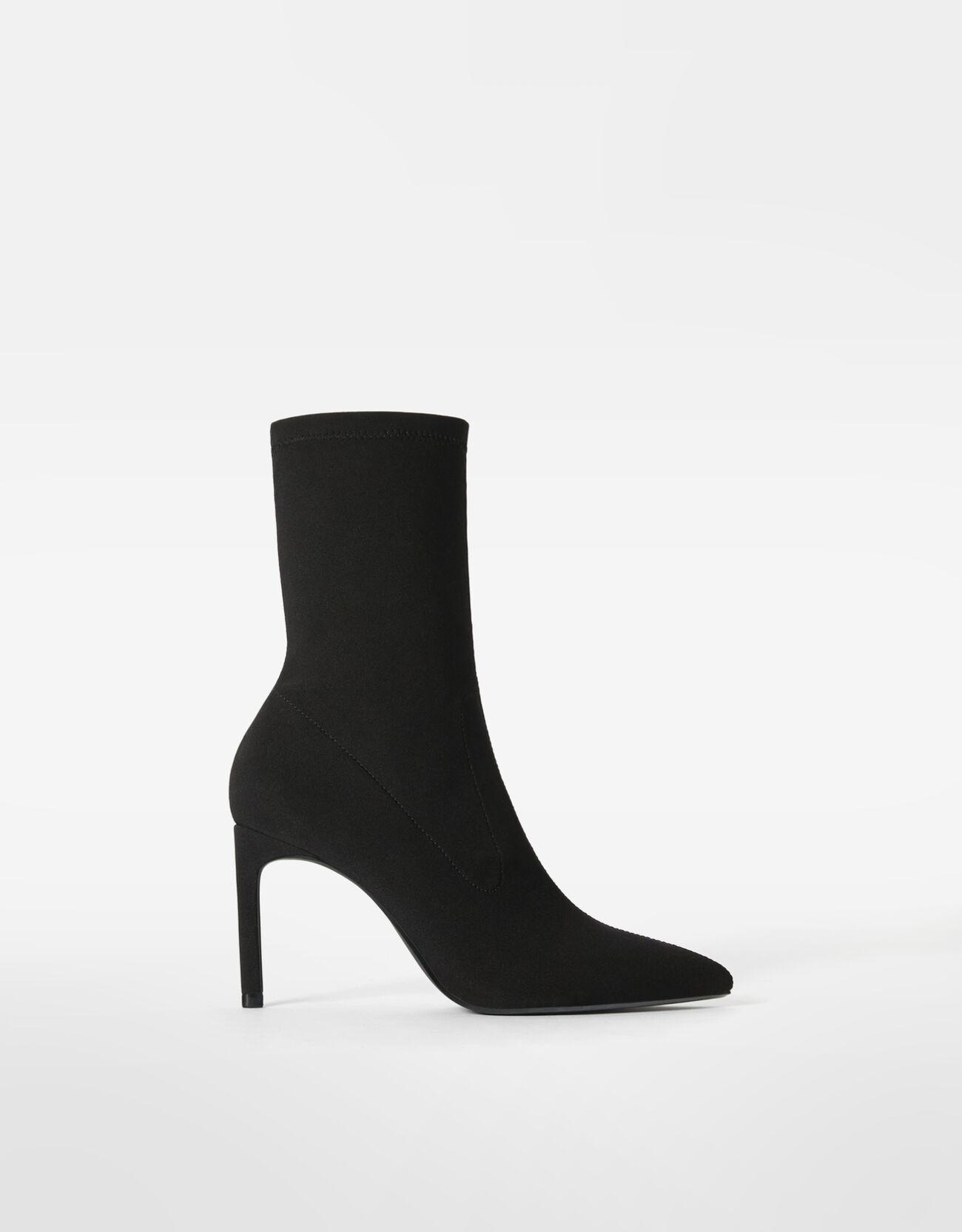 Fitted heel ankle boots — BLACK