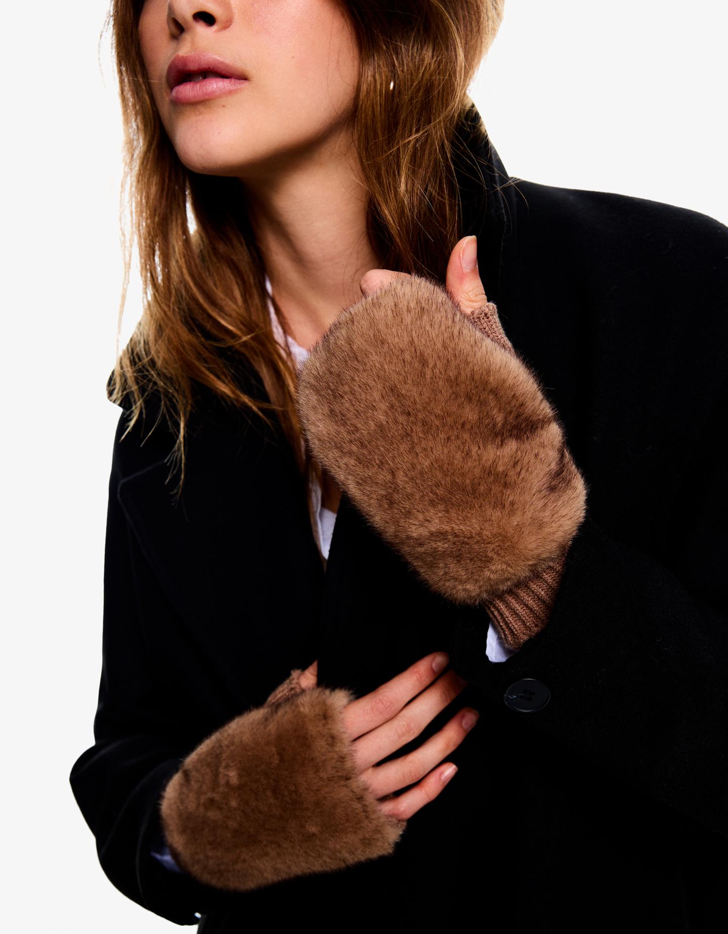 Bershka mitonki z efektem futerka piaskowy