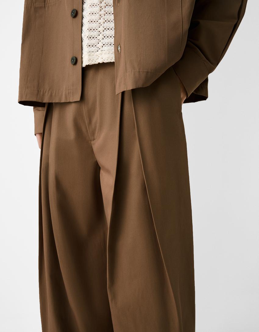 Tailored flared trousers with darts-Brown-3