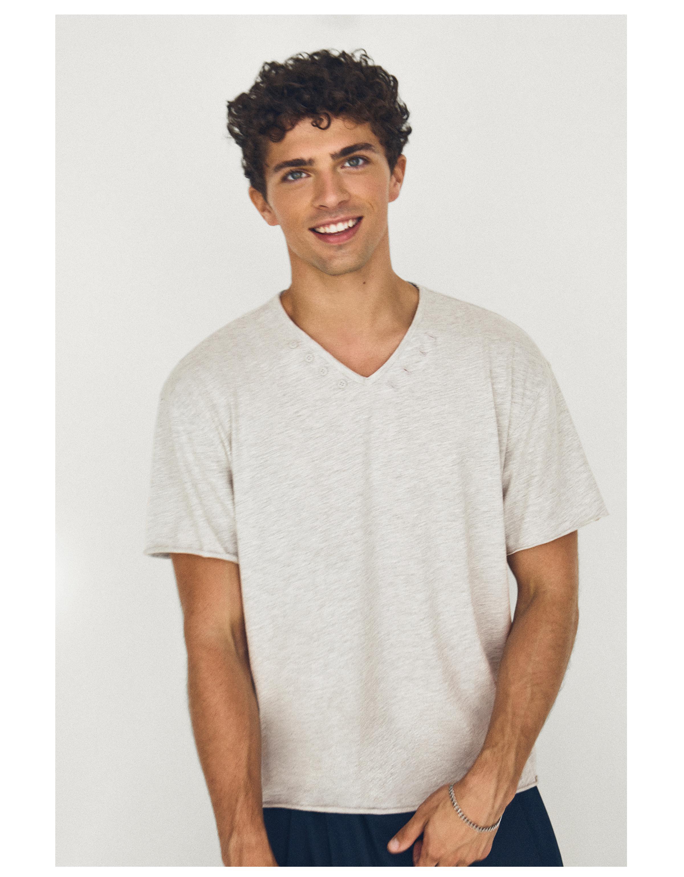 Short-sleeved V-neck T-shirt — Grey