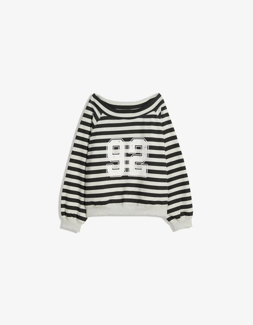 Camisola decote barco com estampado-Cinza