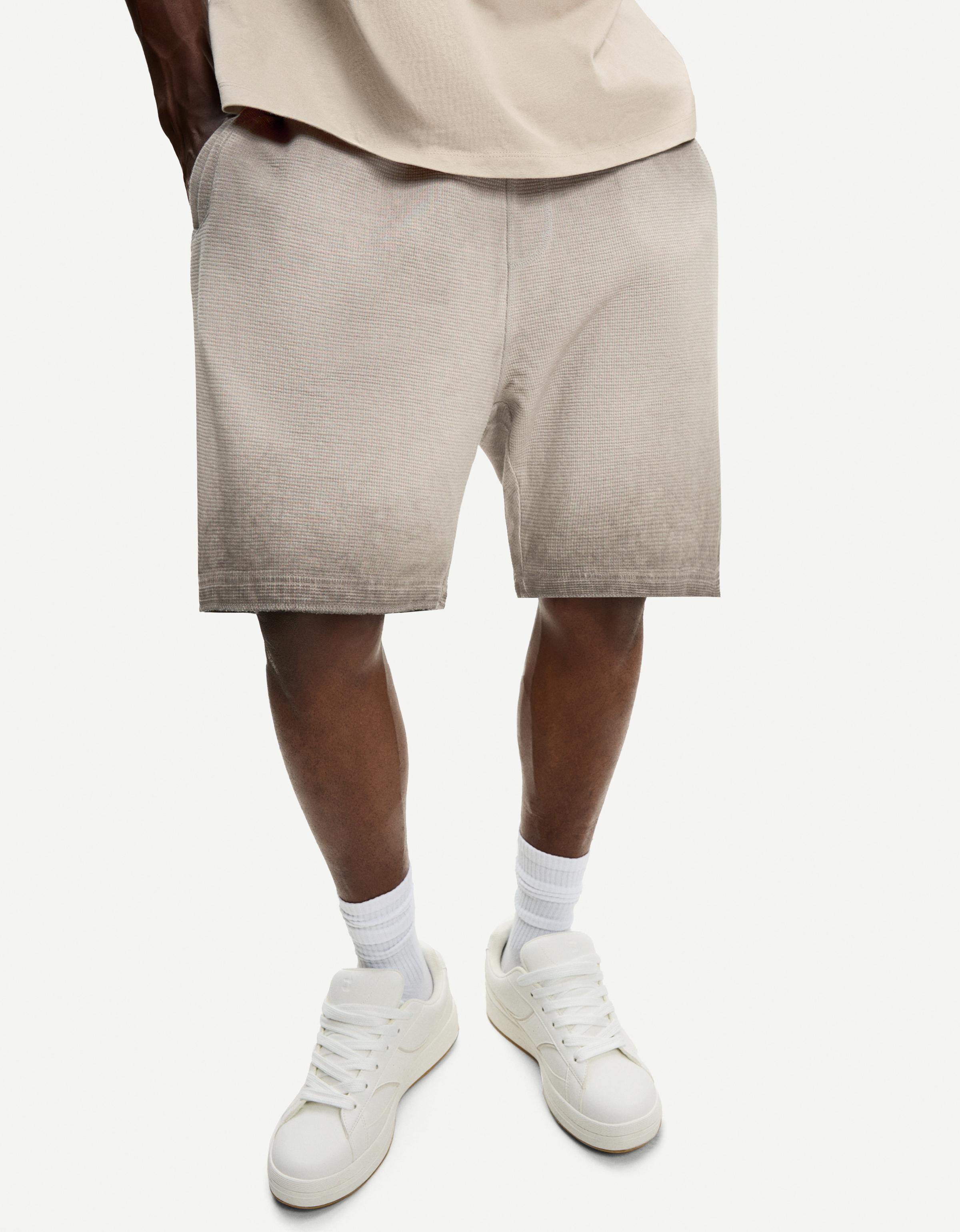 【BERSHKA】FADED - EFFECT WAFFLE ベルシュカ ショートパンツ Bershka faded effect waffle knit bermuda shorts in
