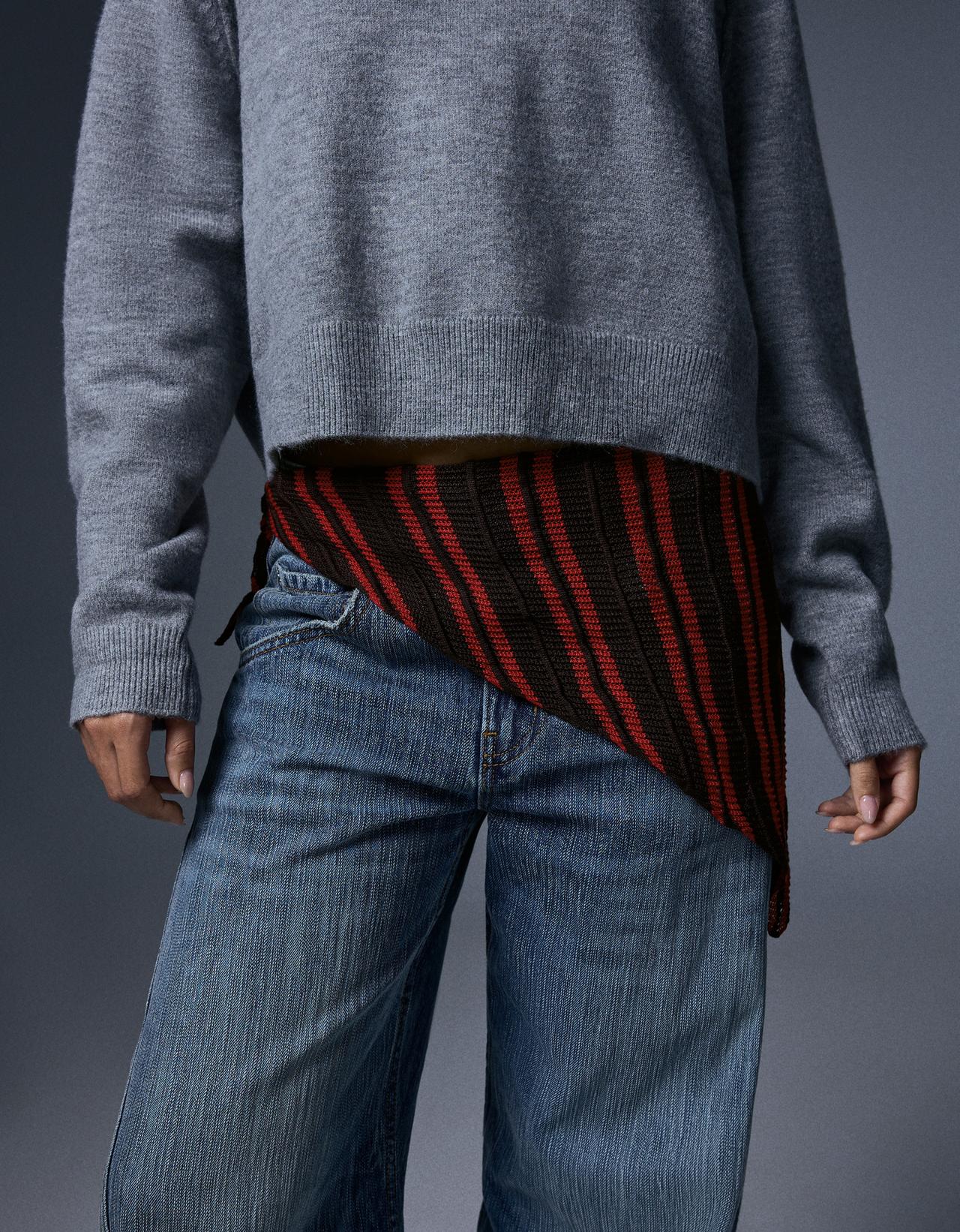 Striped triangular scarf — Brown