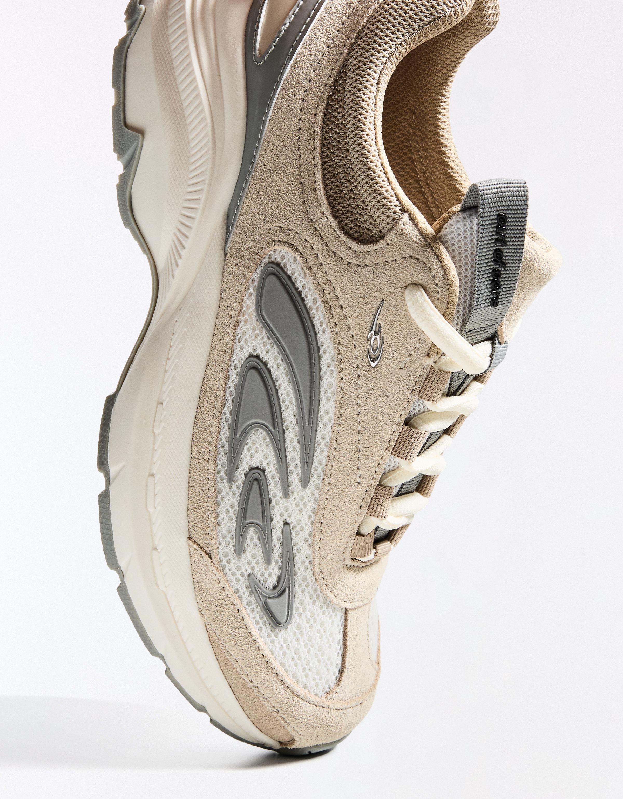 OUT OF CORE Trainers — Multicolored