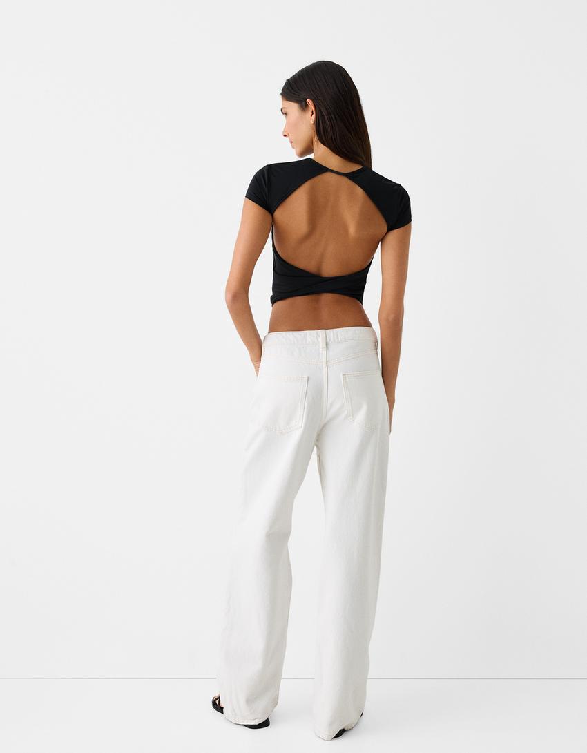 تيشرت بأكمام قصيرة وفتحة خلفية-أسود-1