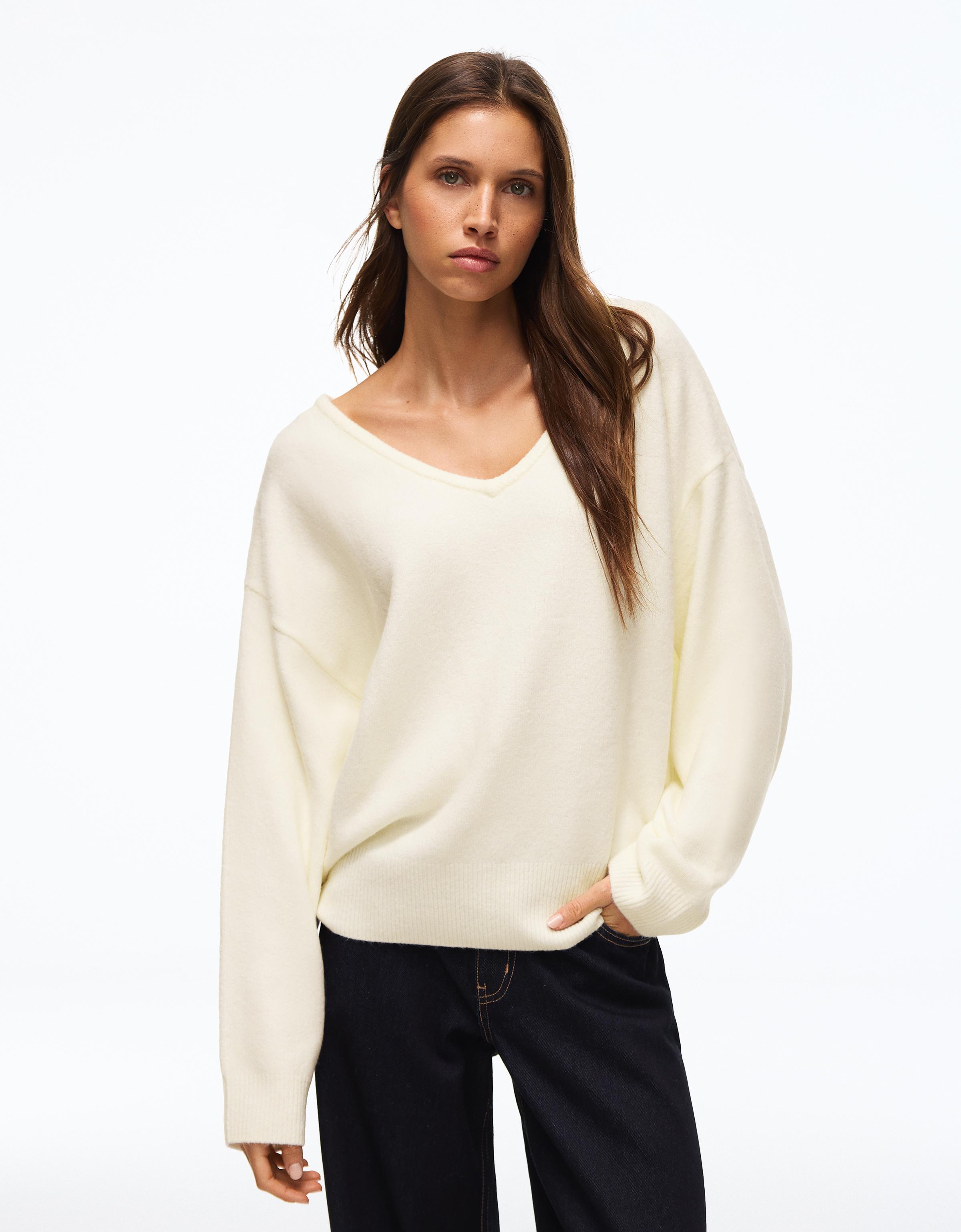 Oversize V-neck soft touch sweater — Cream