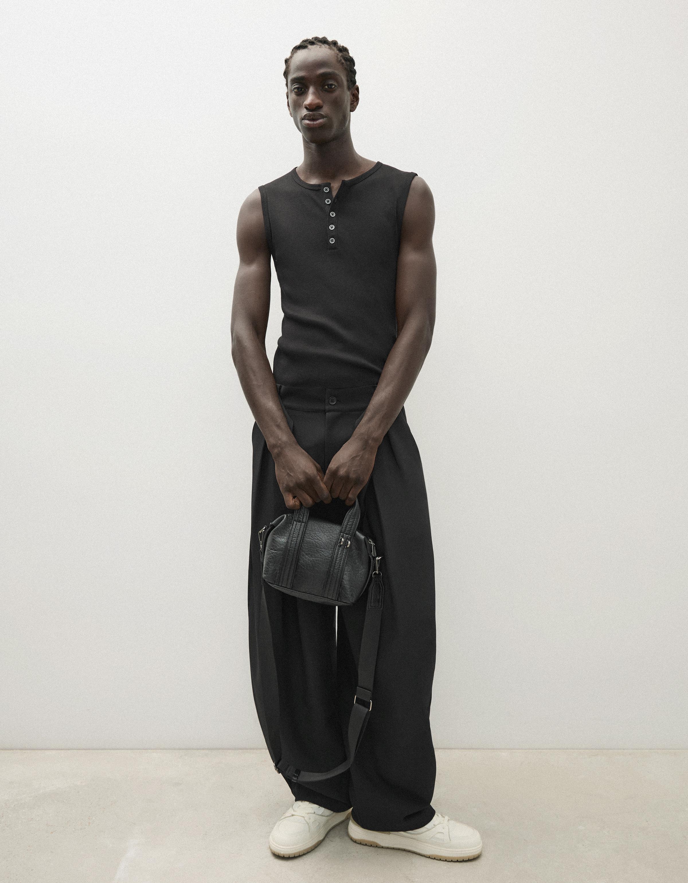Bowling crossbody bag in leather effect — Black