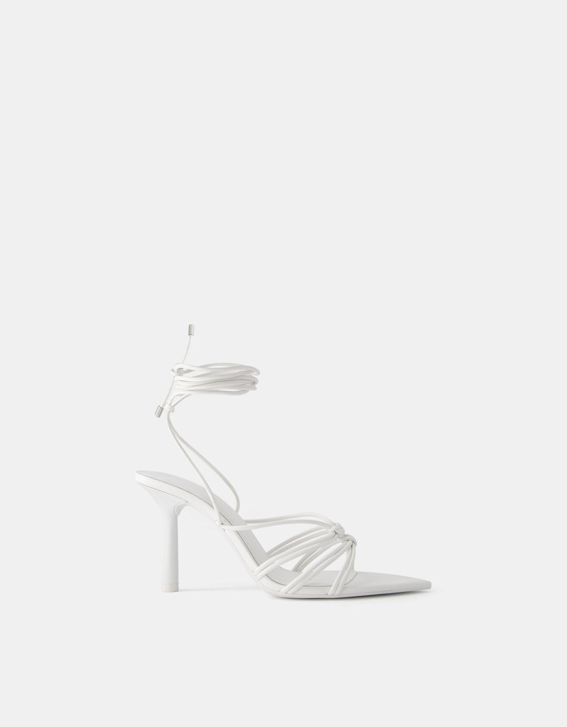 Sandalia tacón atada