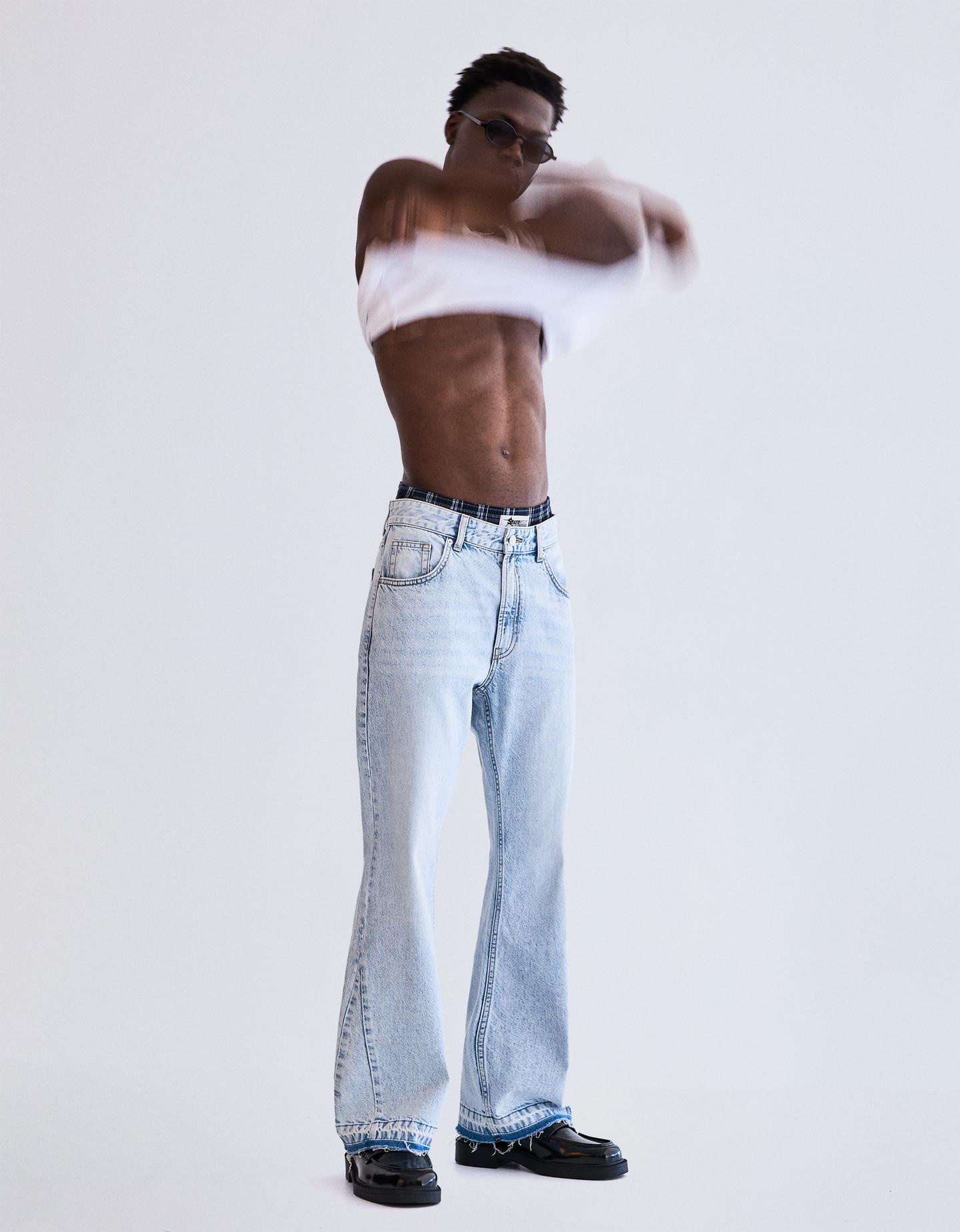 Bershka jeansy o kroju flare straight jasnoniebieski
