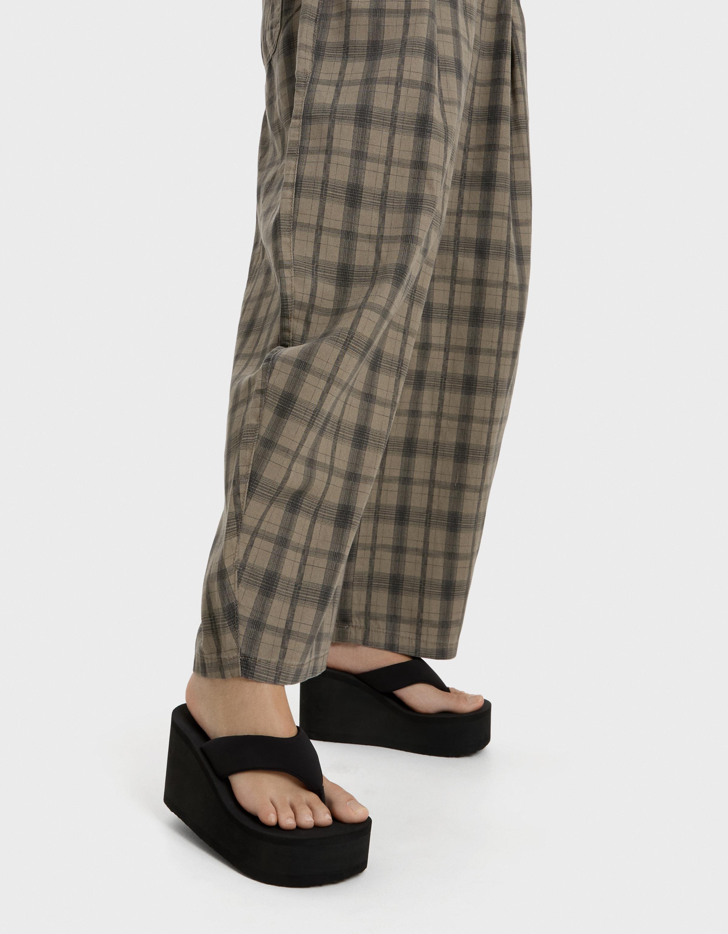 Thong heeled platform sandals — BLACK