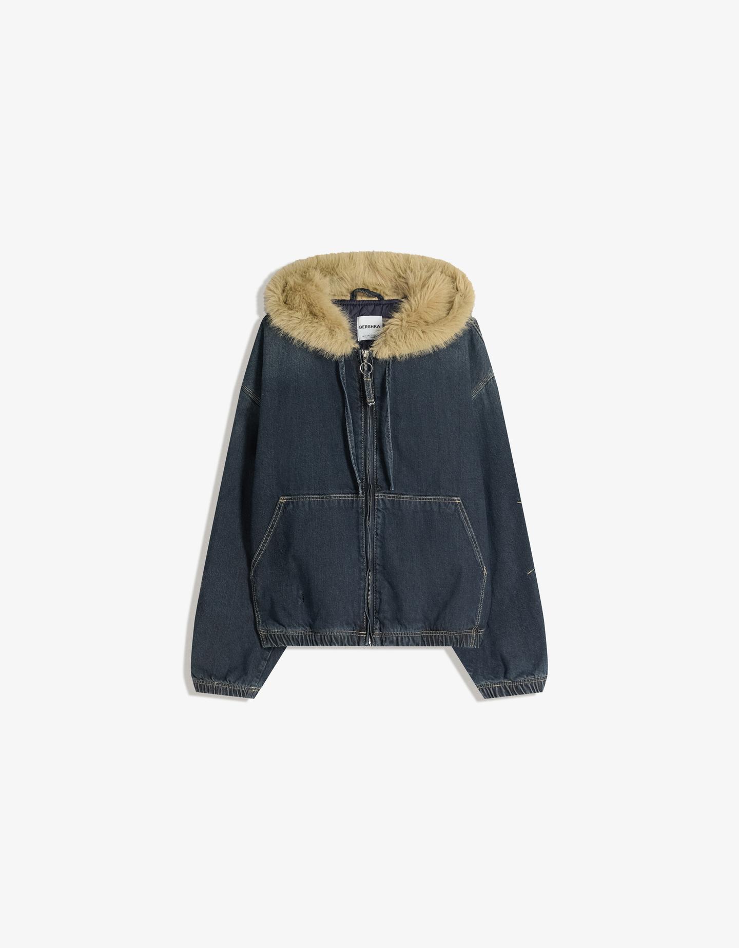 Bershka kurtka jeansowa z kołnierzem z efektem futerka granatowy