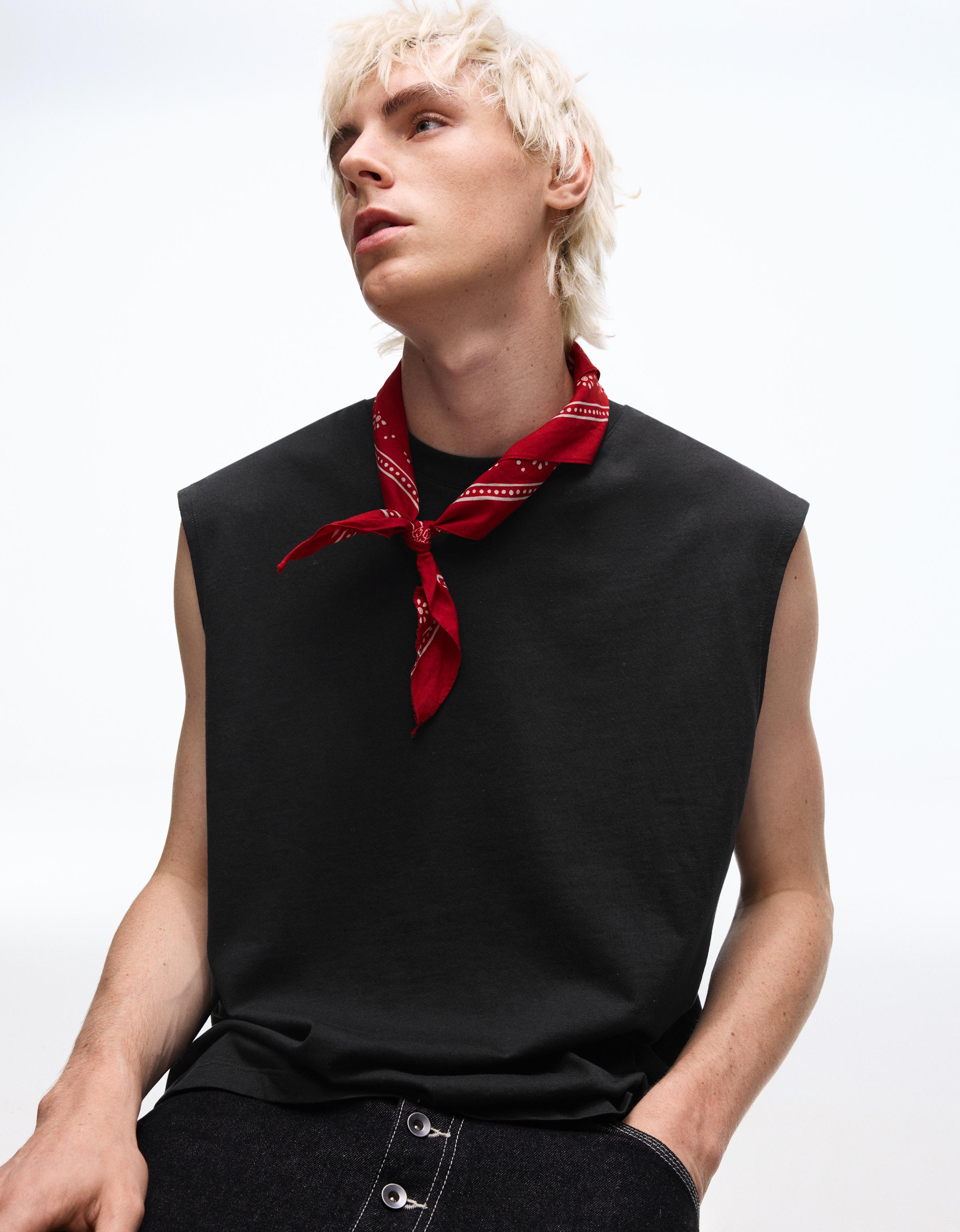 Sleeveless T-shirt — Black