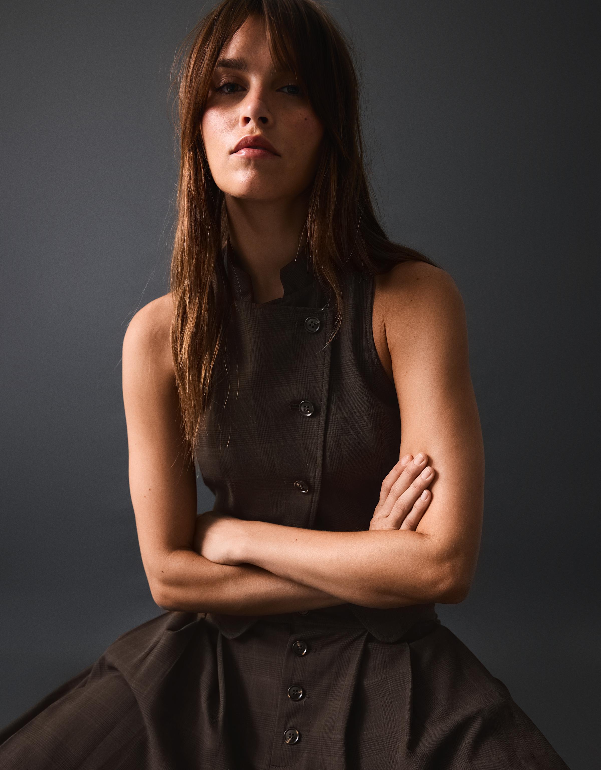 Buttoned crossover vest — Brown