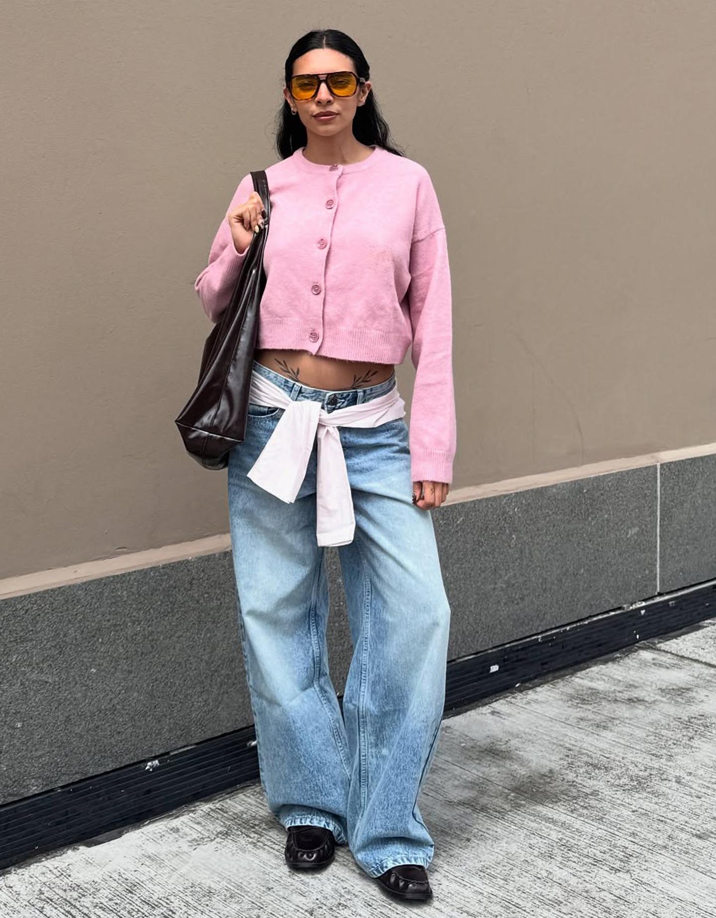 Bershka jeansy o kroju boyfriend wyblakły niebieski