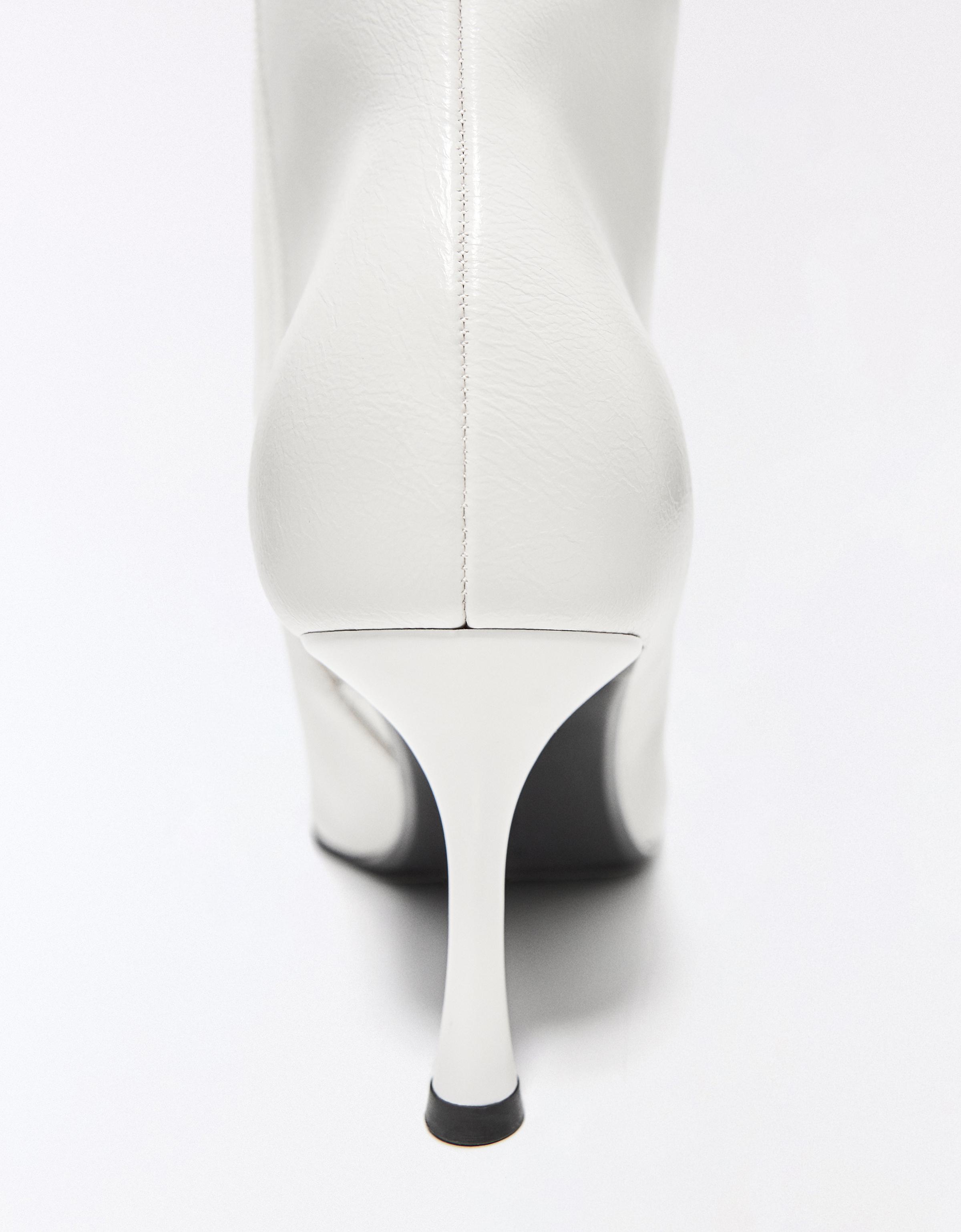 Kitten heel boots — WHITE