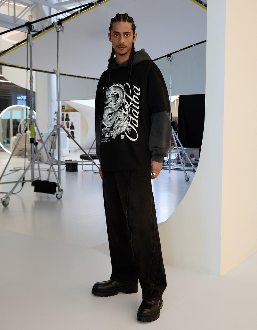 Lühikeste varrukatega digitaalse draakonifiltriga T-särk-Must