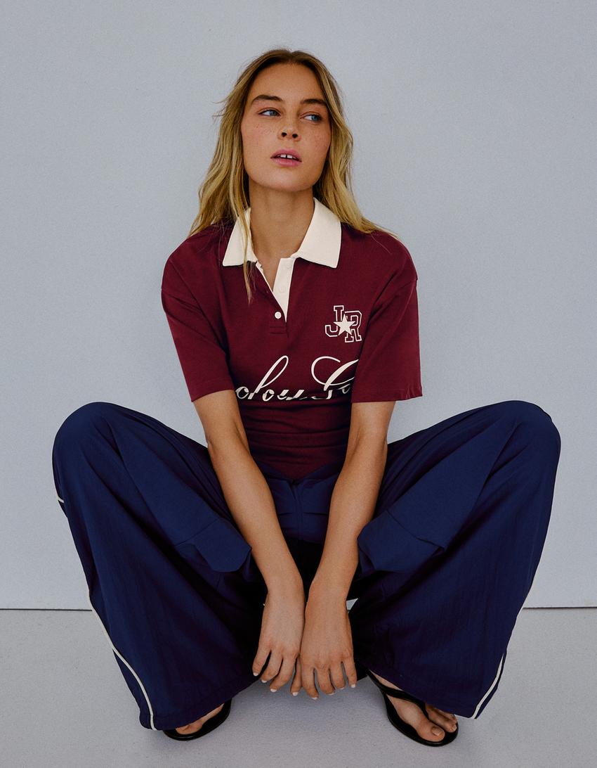 Kurzarm-Polo mit Taillenband-Print-Bordeaux