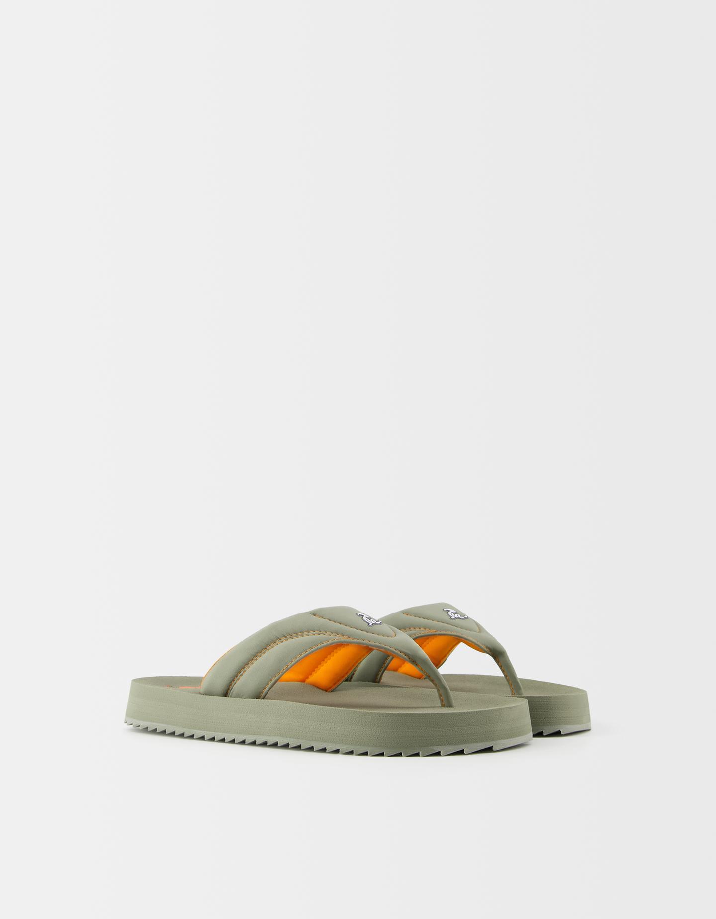 Bershka Sandalen Mit Gummiertem Finish Bershka X El Niño Damen 37 Khaki günstig online kaufen