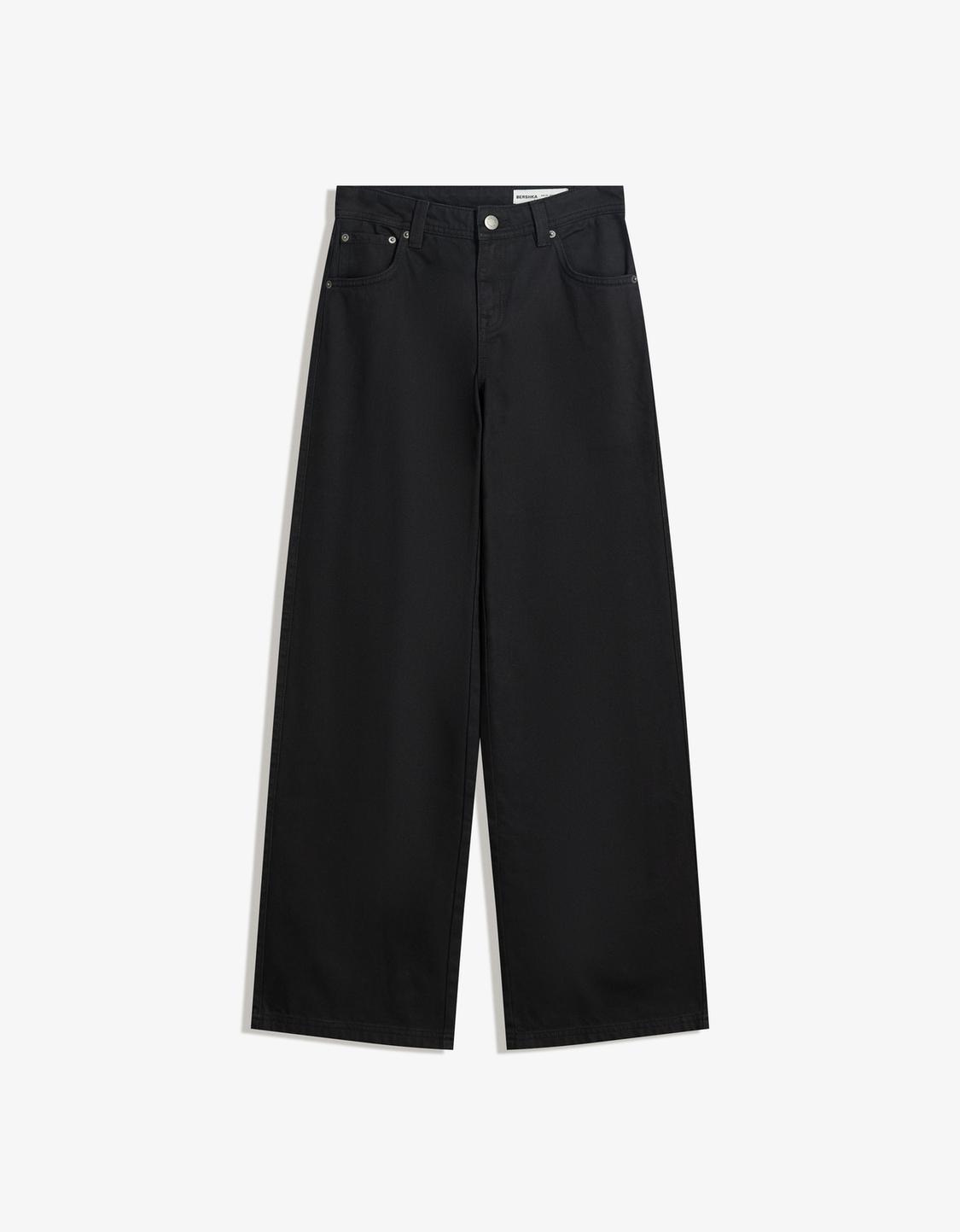 Calças retas cintura baixa strass