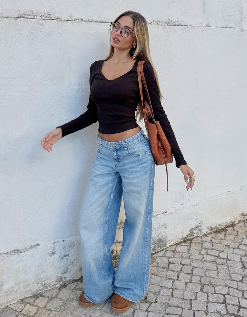Low- waist Jeans mit geradem weiten Bein-Ausgewaschenes Blau