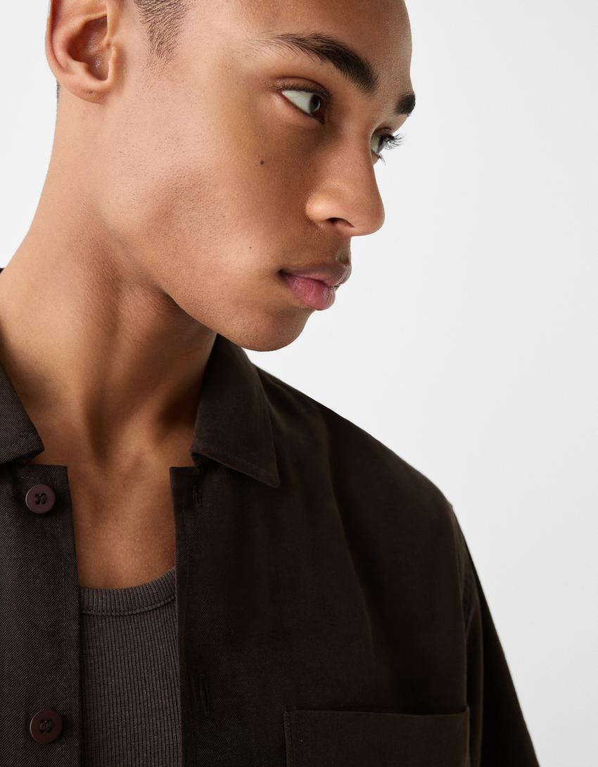 Camisa manga curta tailoring boxy fit-Marrom-2