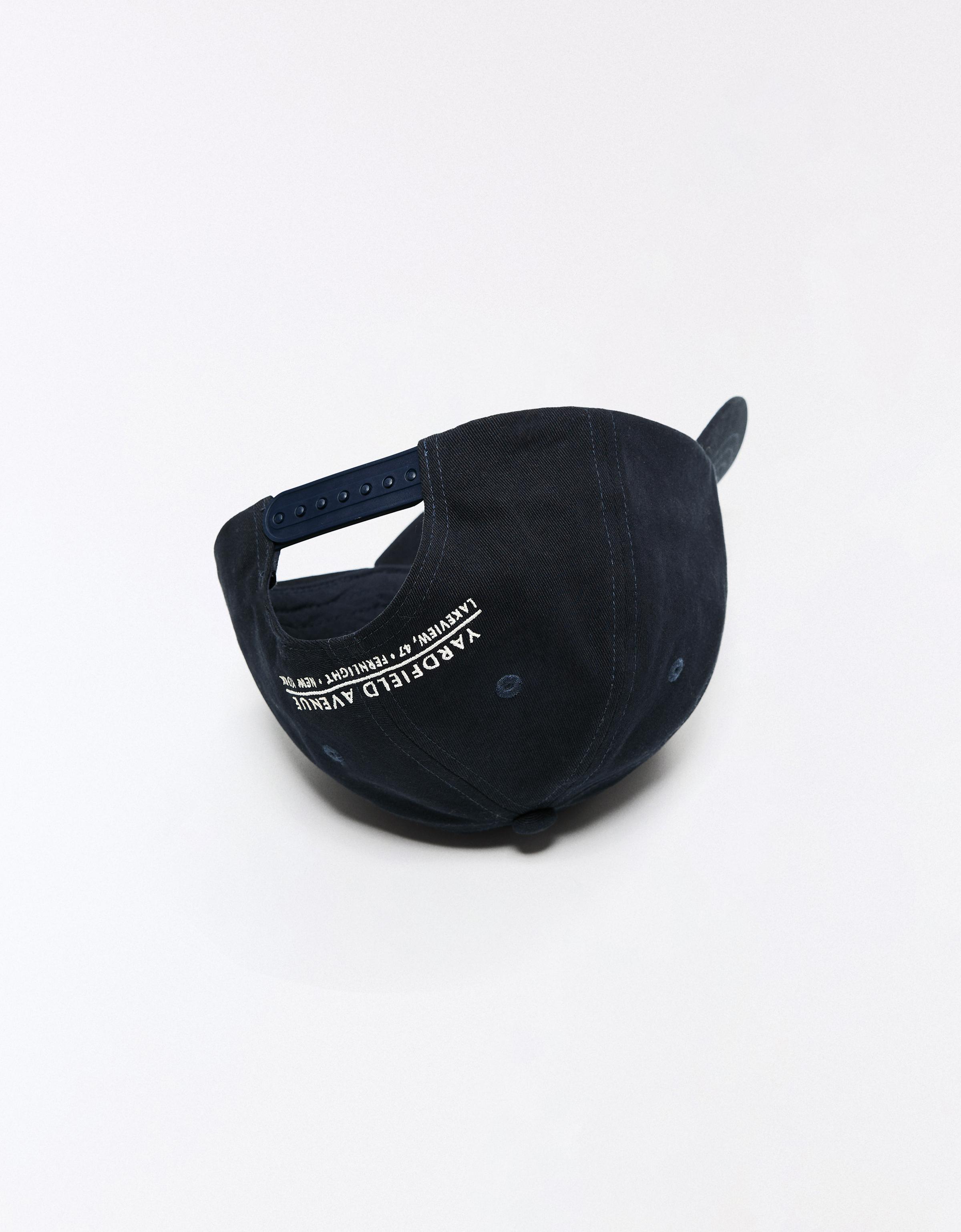 Embroidered cap — Navy