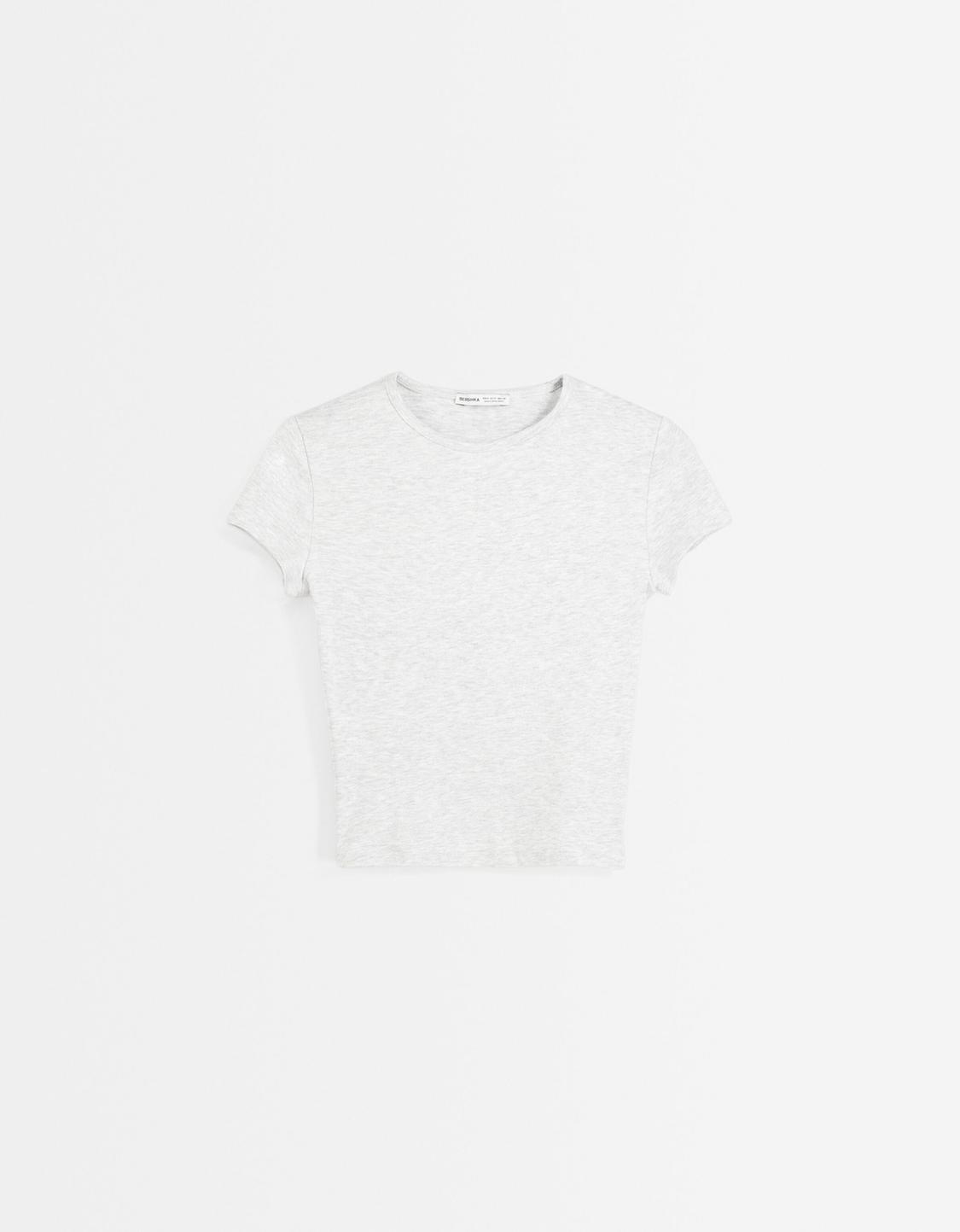 Short sleeve T-shirt with a round neck