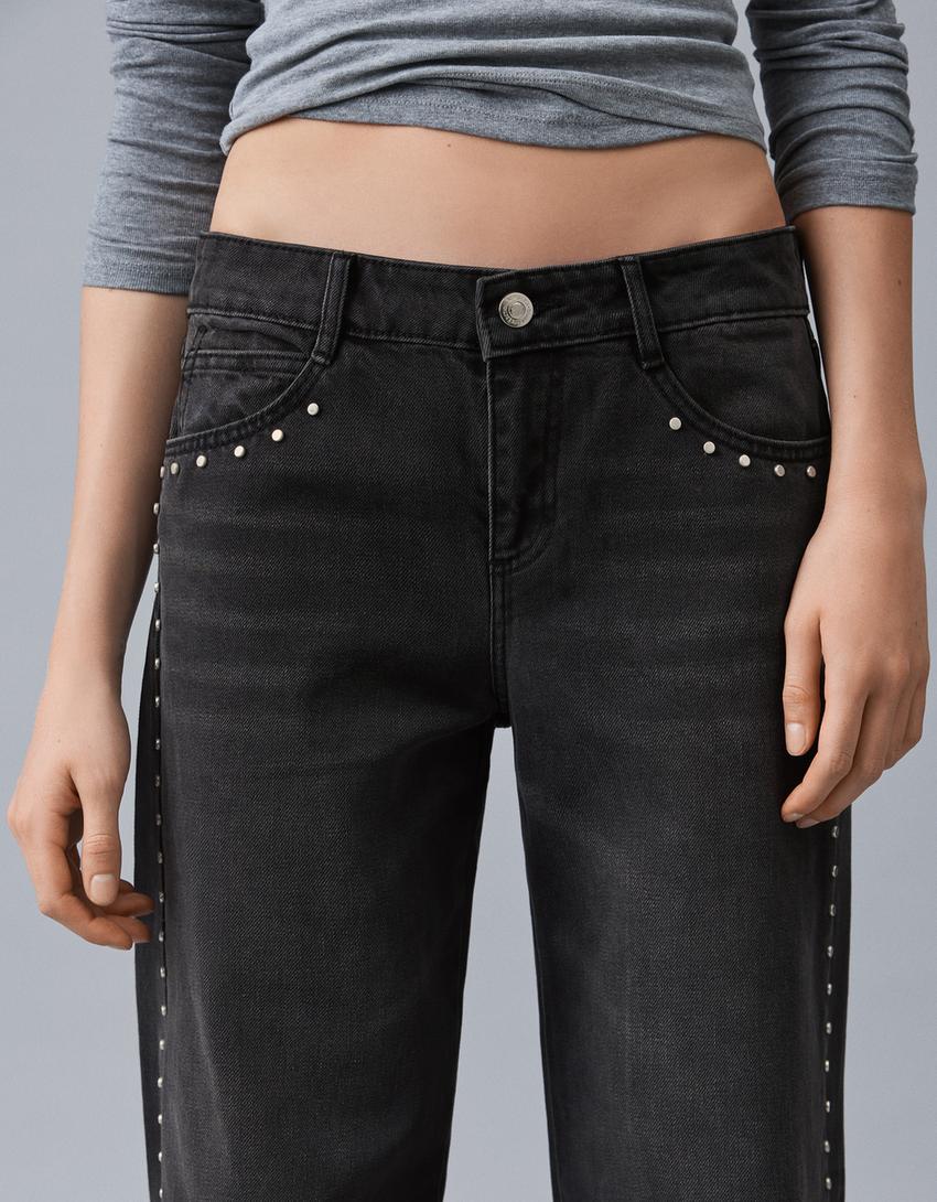 Baggy Jeans mit tiefem Bund, Nieten und Sterntaschen-Schwarz