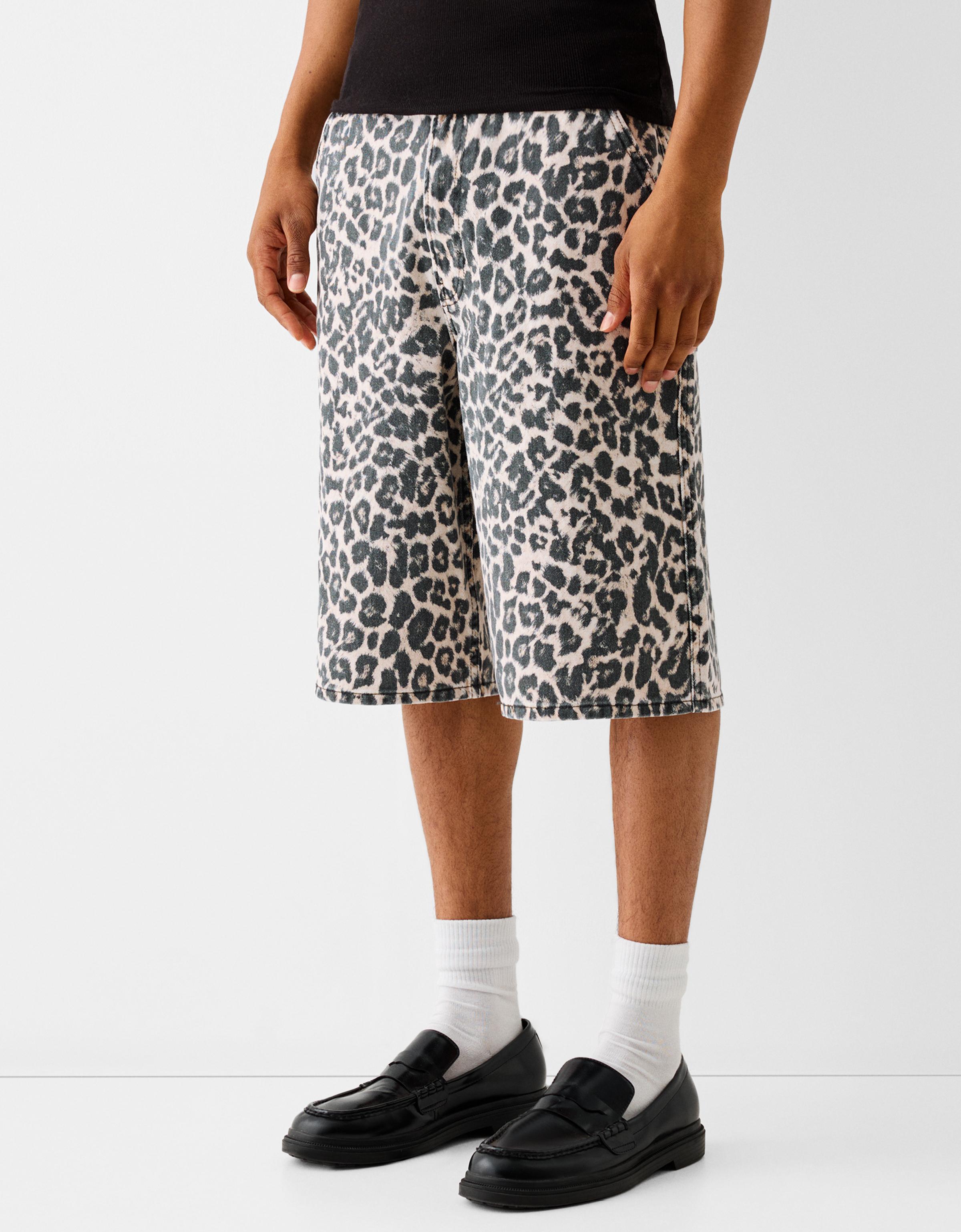 Bershka Jort-Bermudas Im Baggy-Hosen-Stil Mit Animalprint Herren 32 Beige