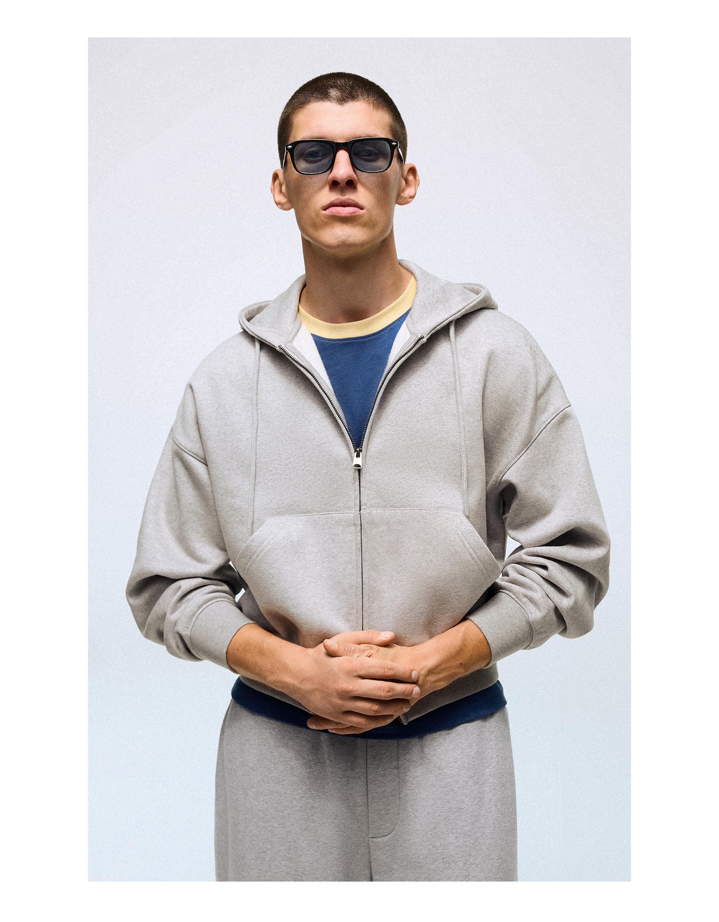 Zip-up hoodie — Grey