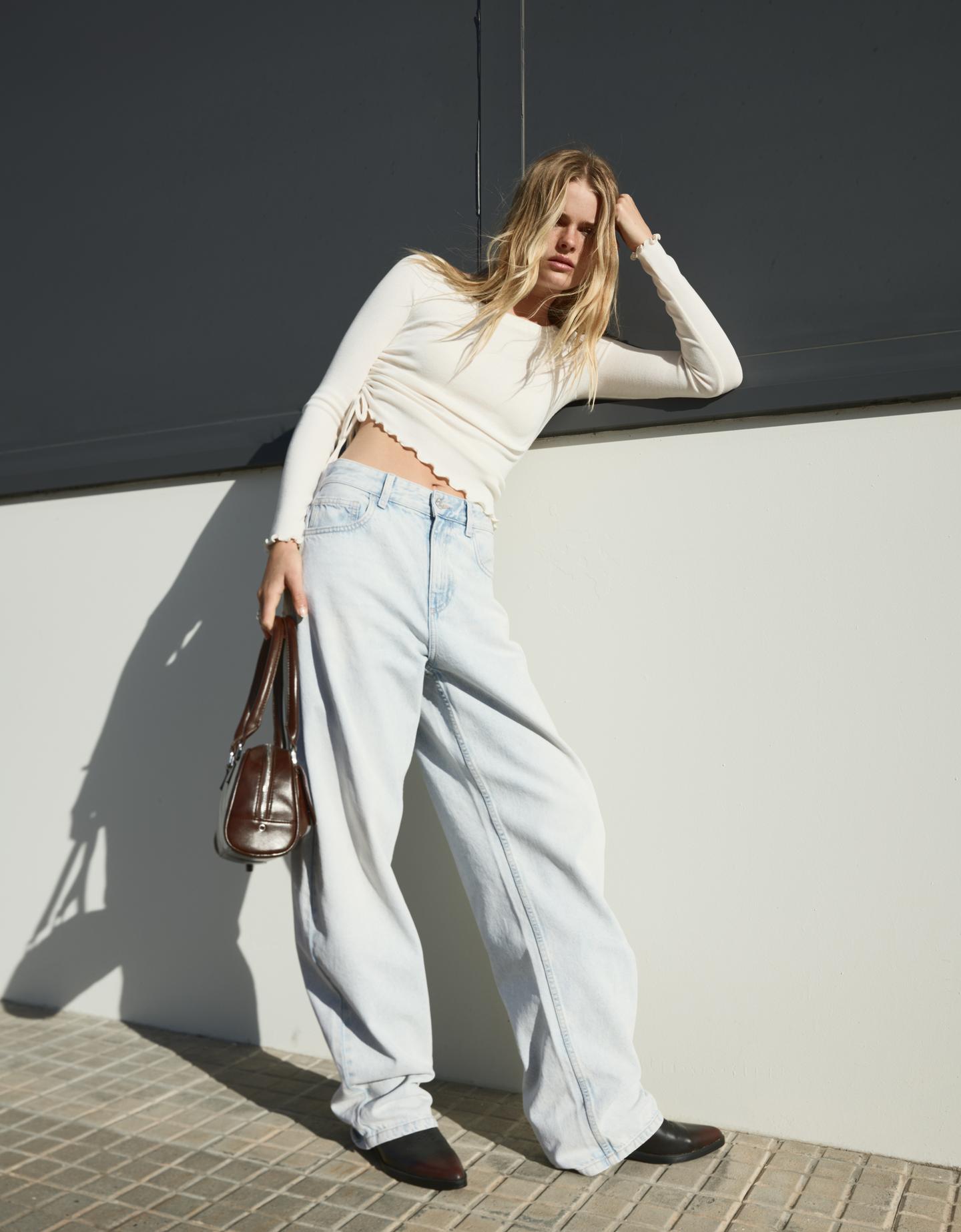 Bershka jeansy wide leg barrel wyblakły niebieski
