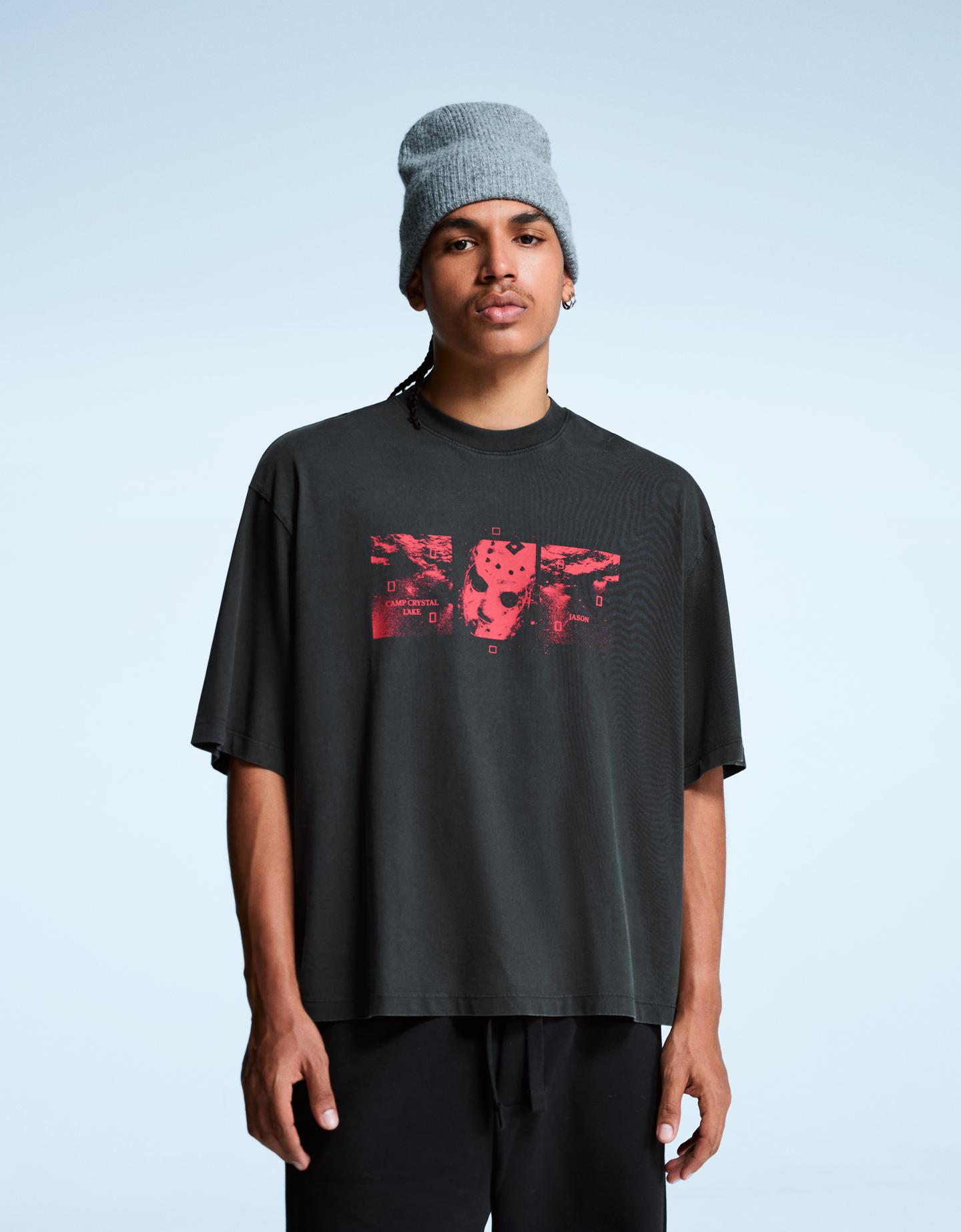 Bershka koszulka piątek 13-go z krótkim rękawem i nadrukiem szary