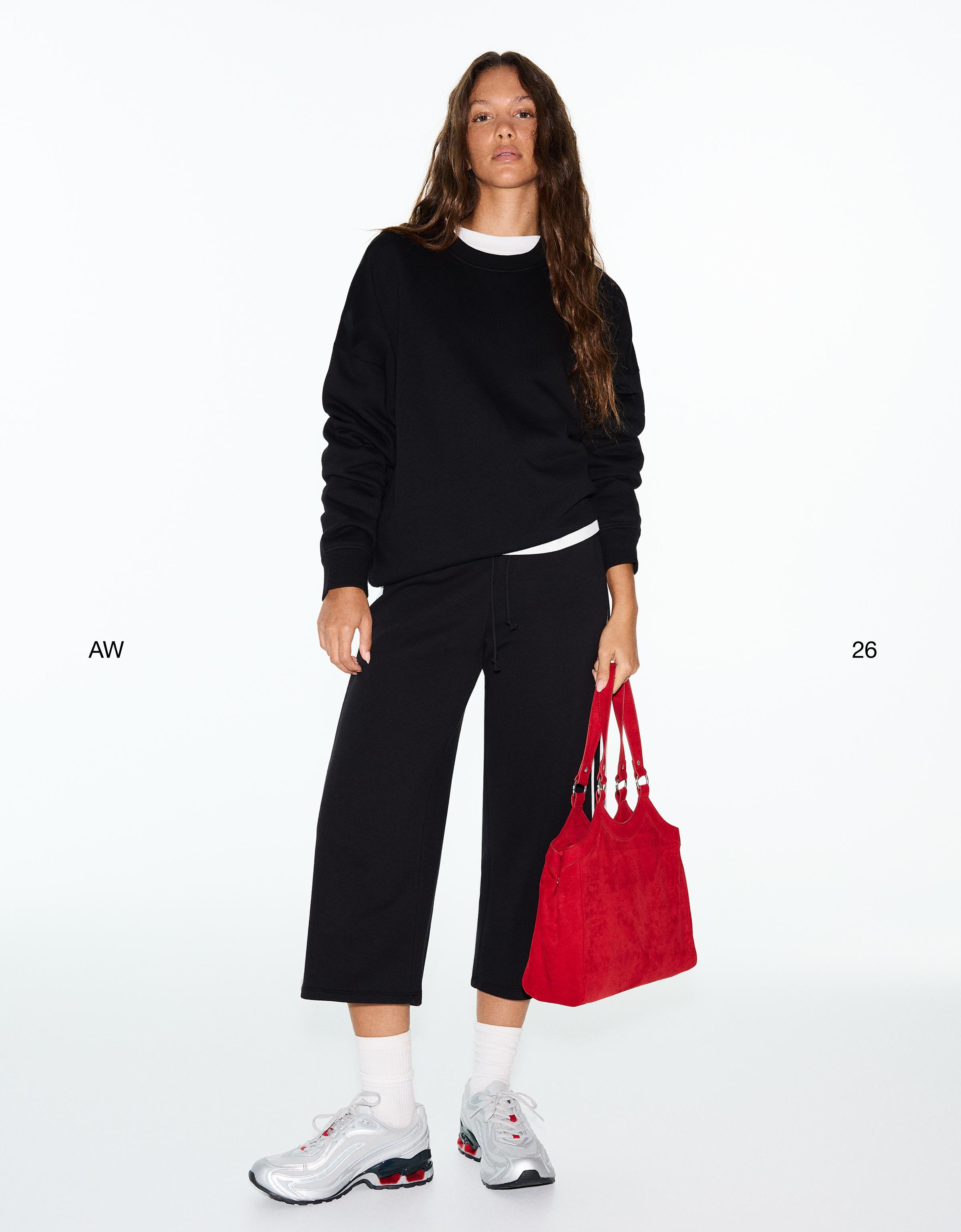 Round neck sweatshirt — Black